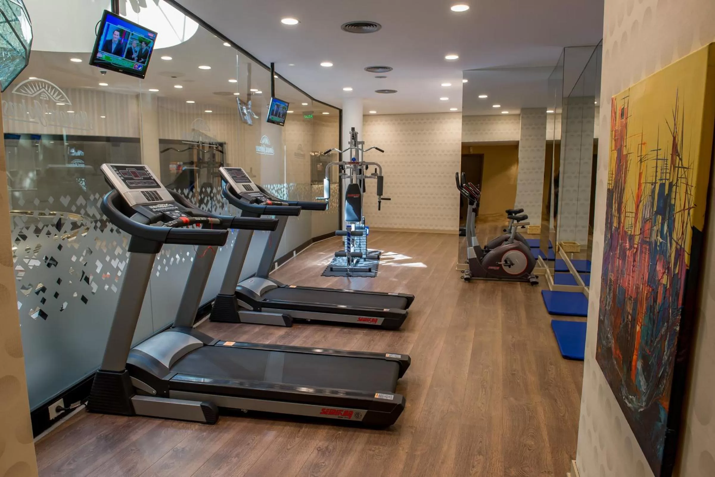 Fitness centre/facilities in Howard Johnson Plaza by Wyndham Buenos Aires Florida Street