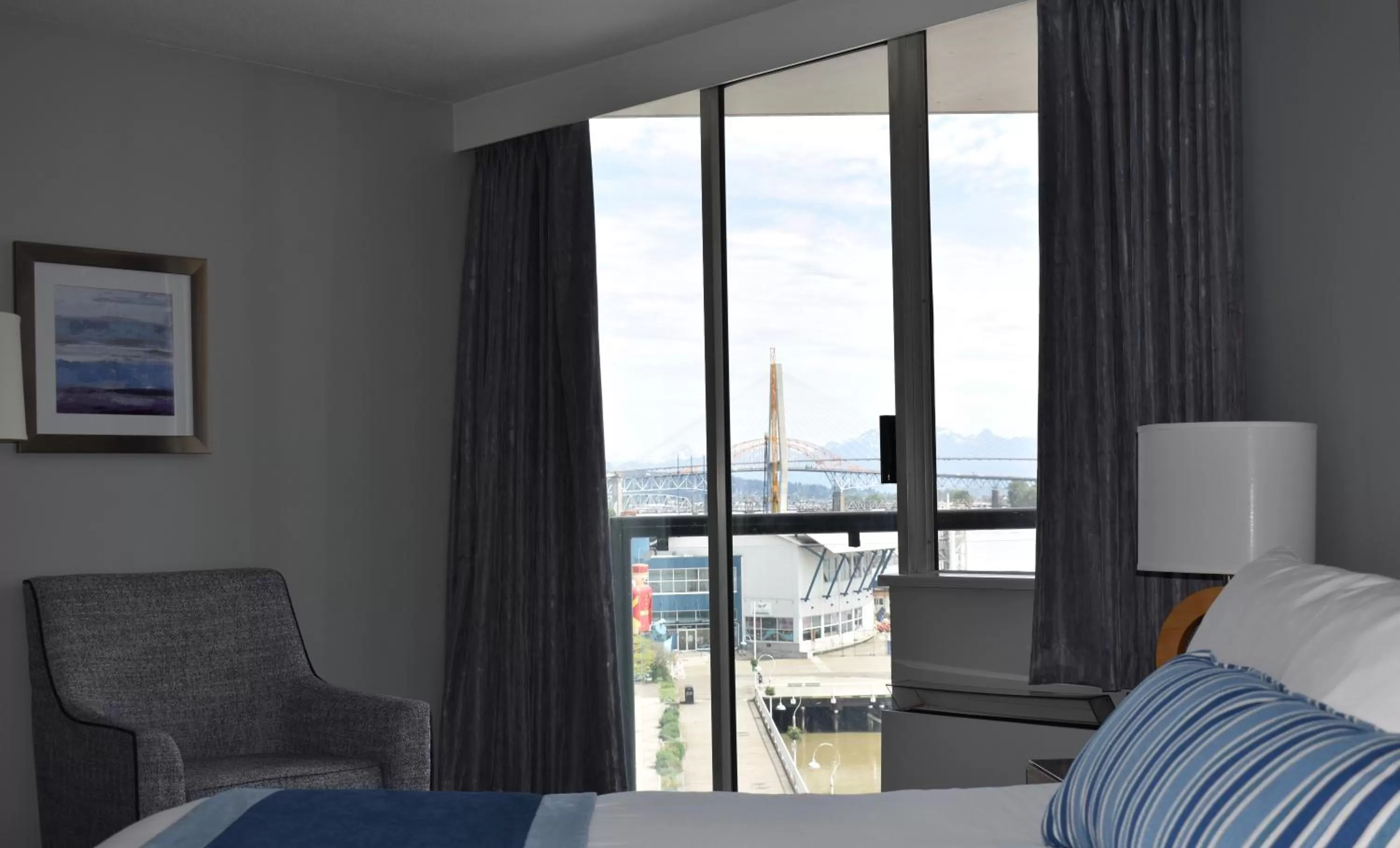 River view, Bed in Inn At The Quay