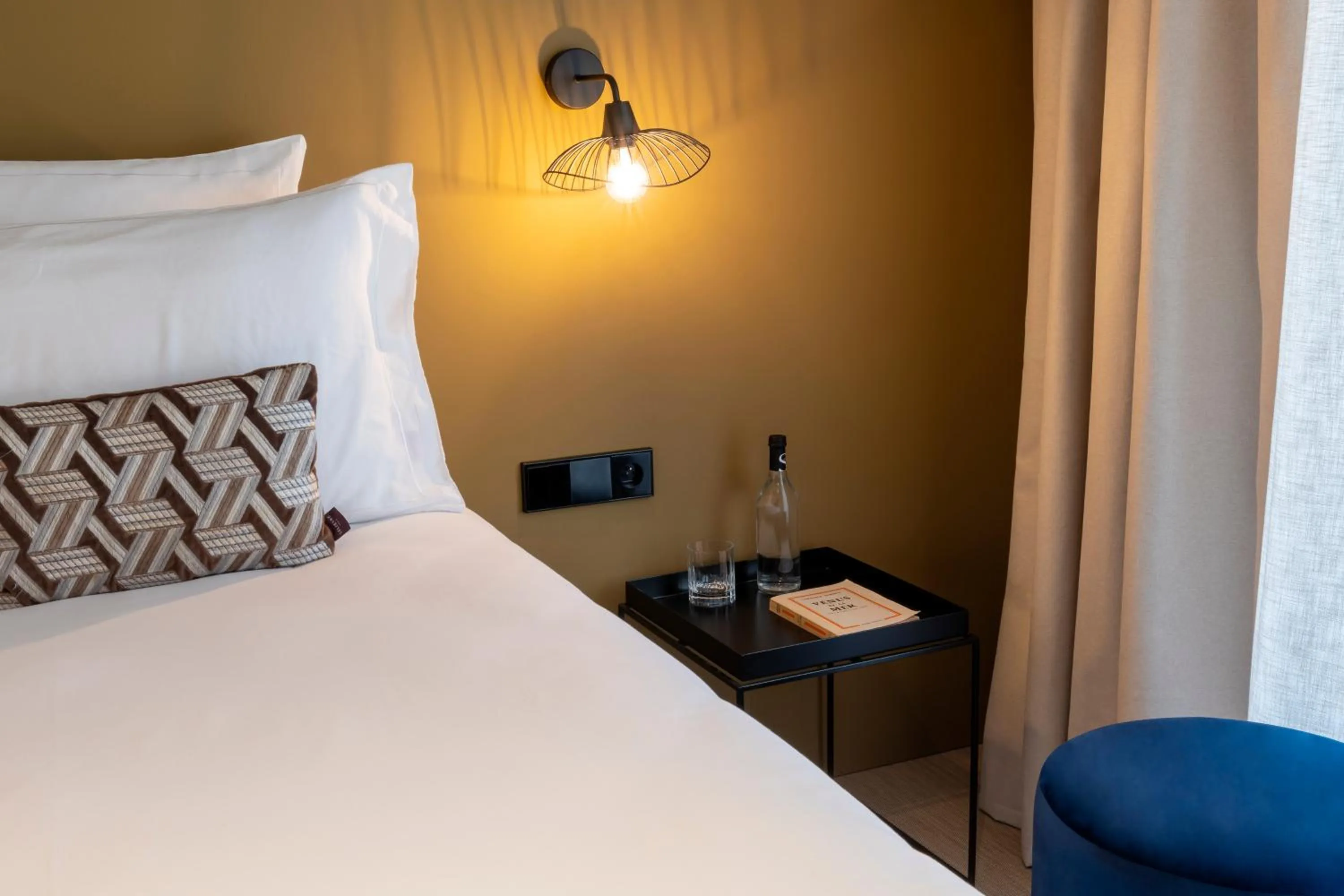 Bedroom, Bed in 9Hotel Opera