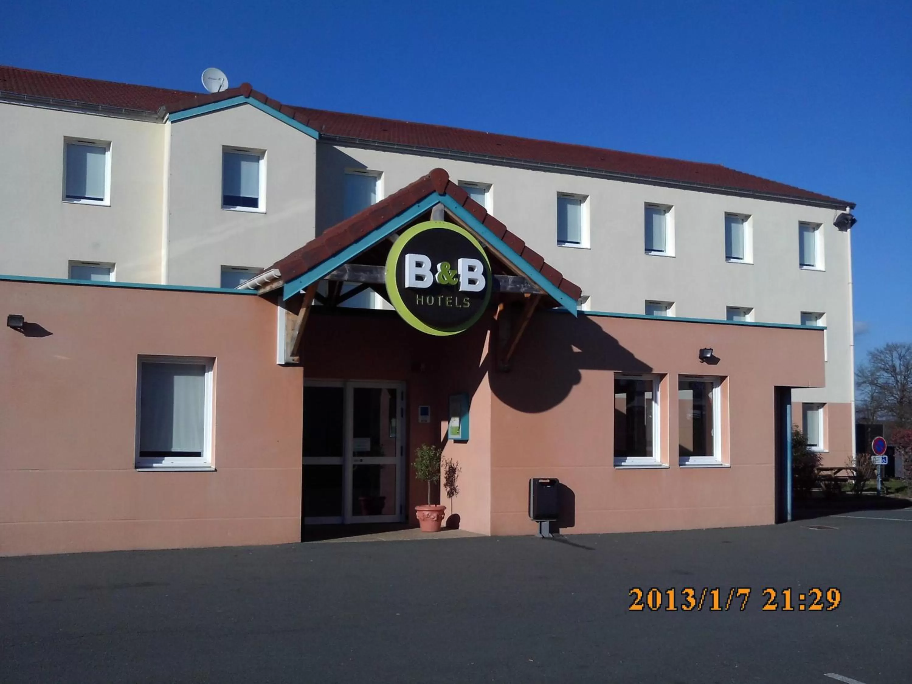 Facade/entrance in B&B HOTEL Paray-le-Monial