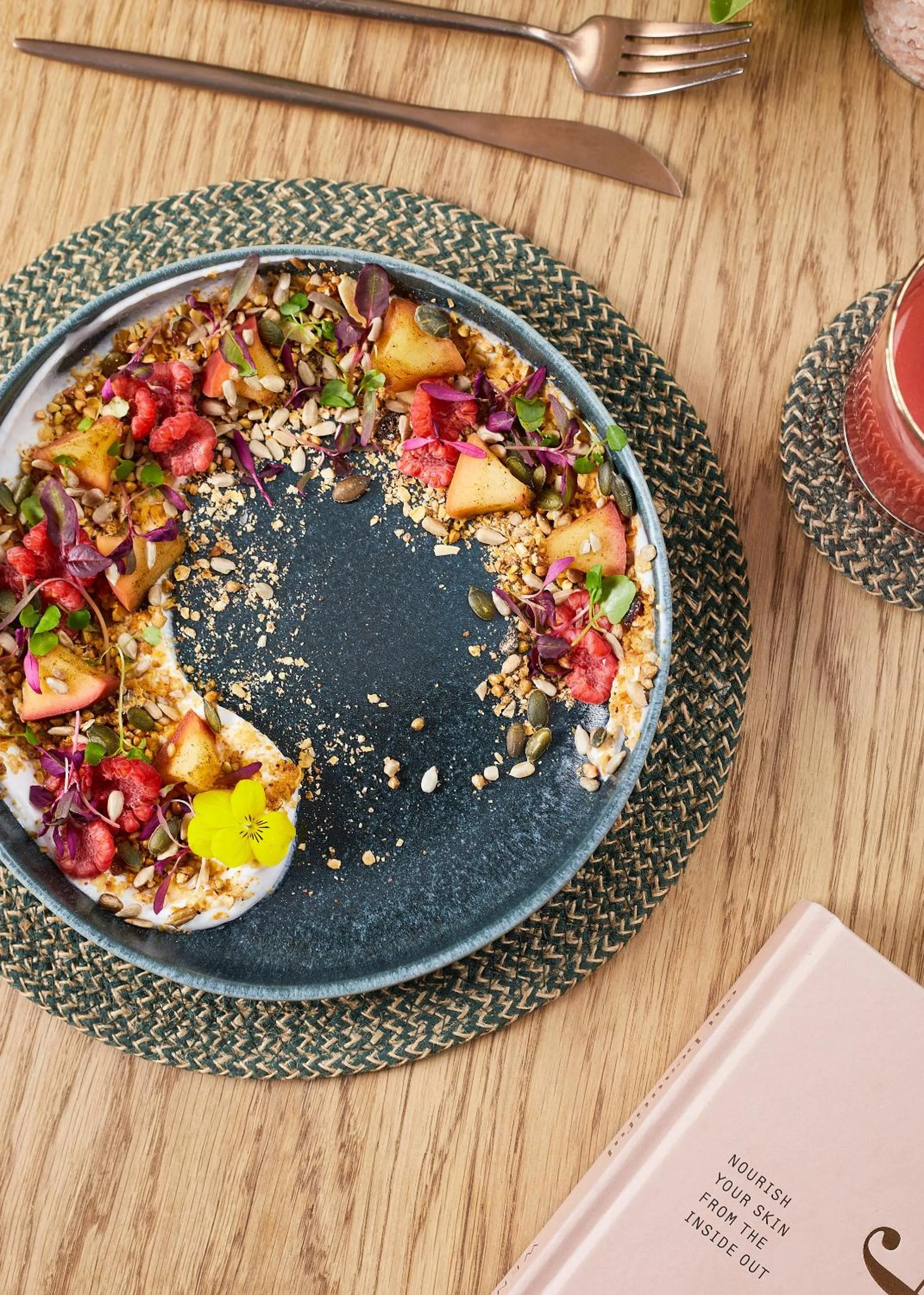 Food and drinks in Inhabit Queen's Gardens, a Member of Design Hotels