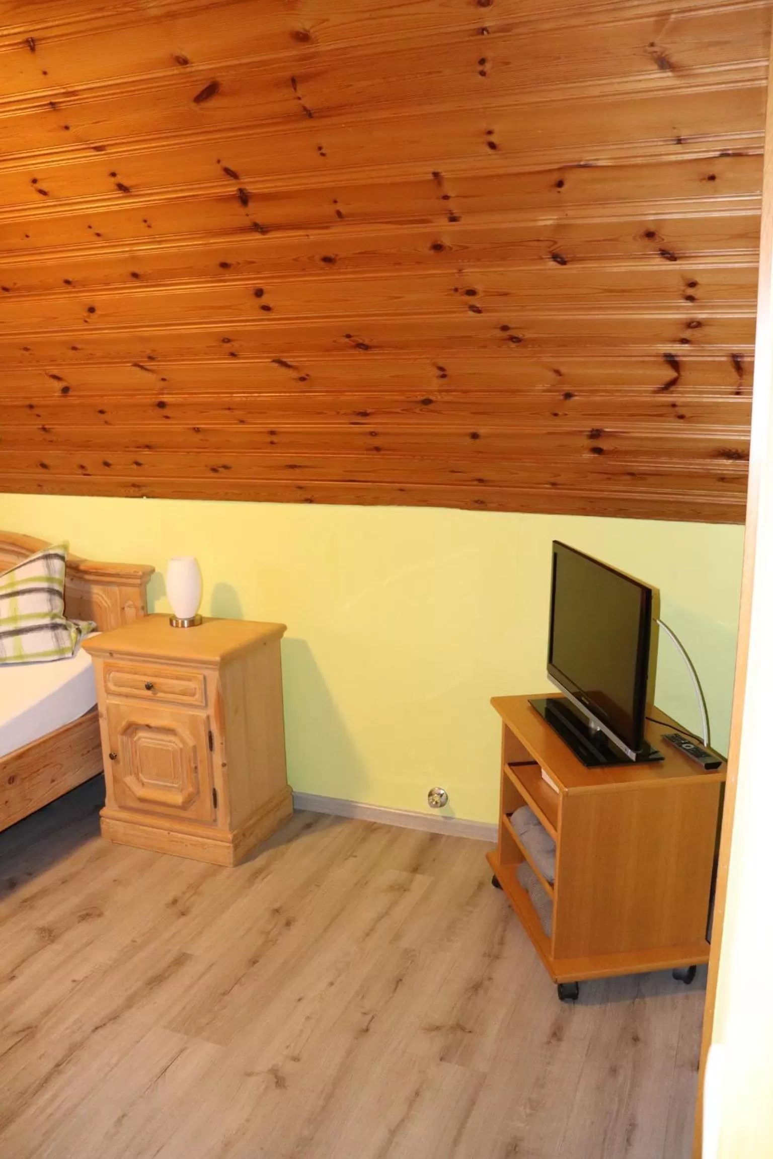 Bedroom, TV/Entertainment Center in Zur Altmühlquelle