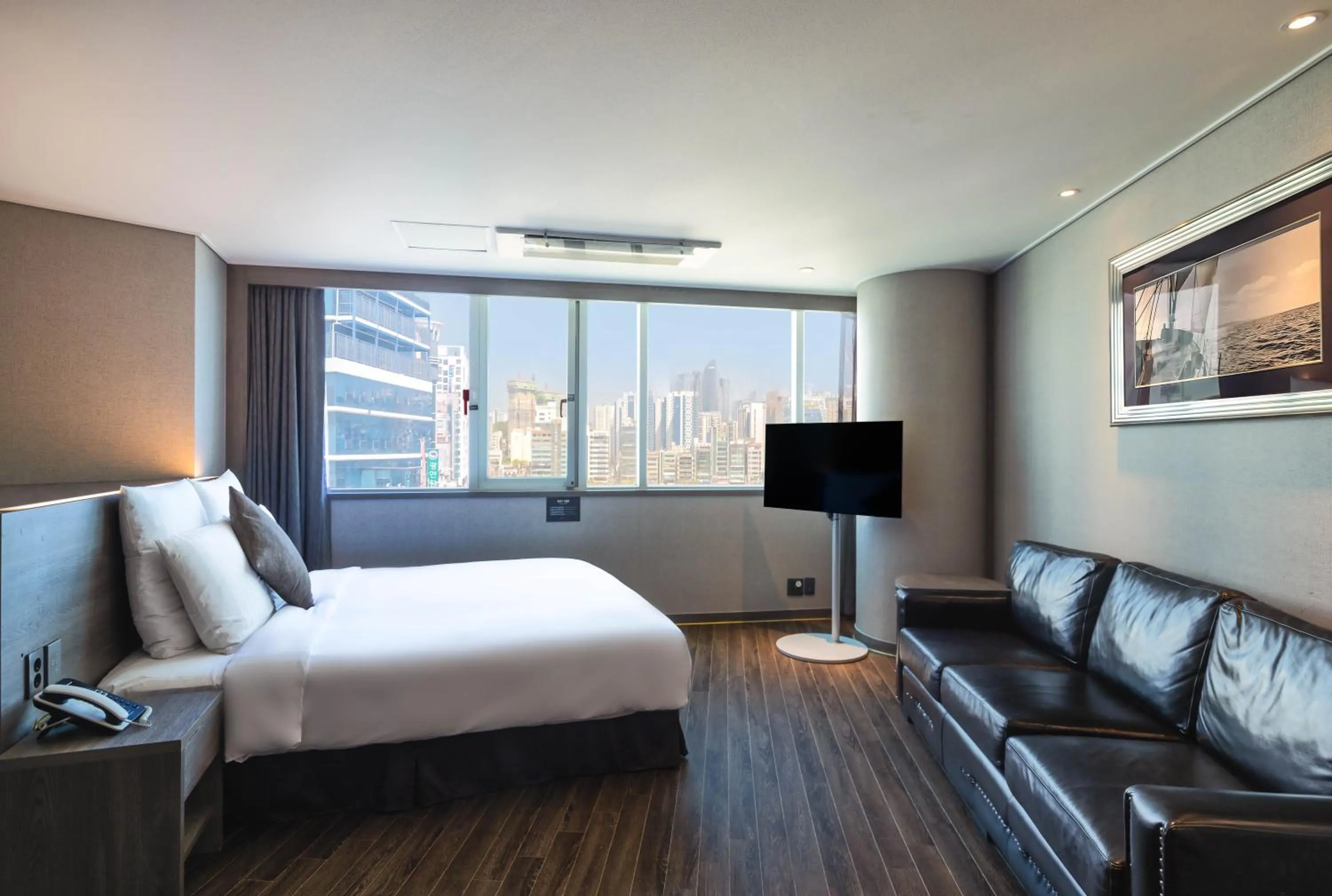 Bed in Kent Hotel Gwangalli by Kensington