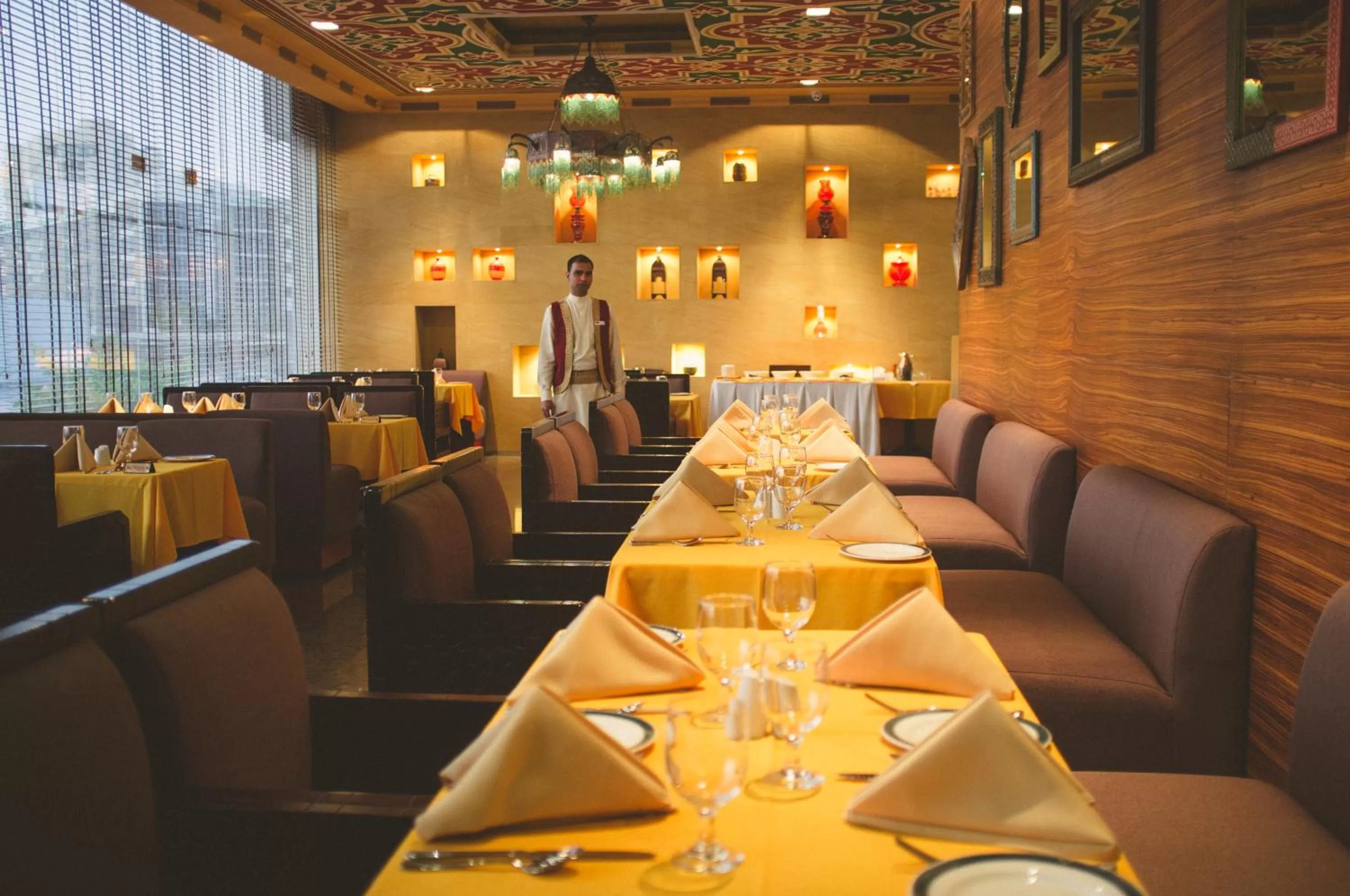 Restaurant/places to eat in Asdal Gulf Inn Boutique Hotel- SEEF