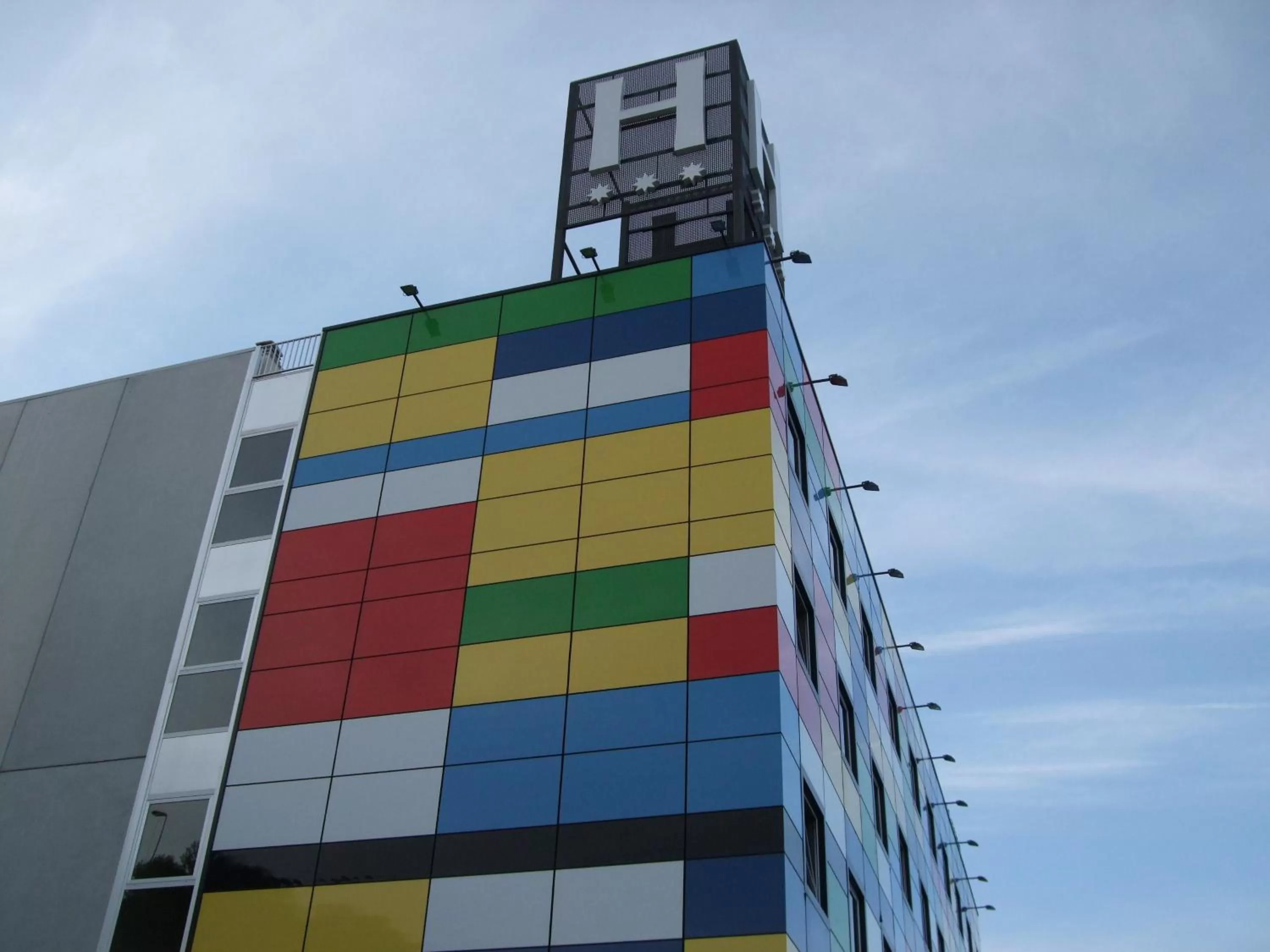 Facade/entrance in Sercotel Riscal