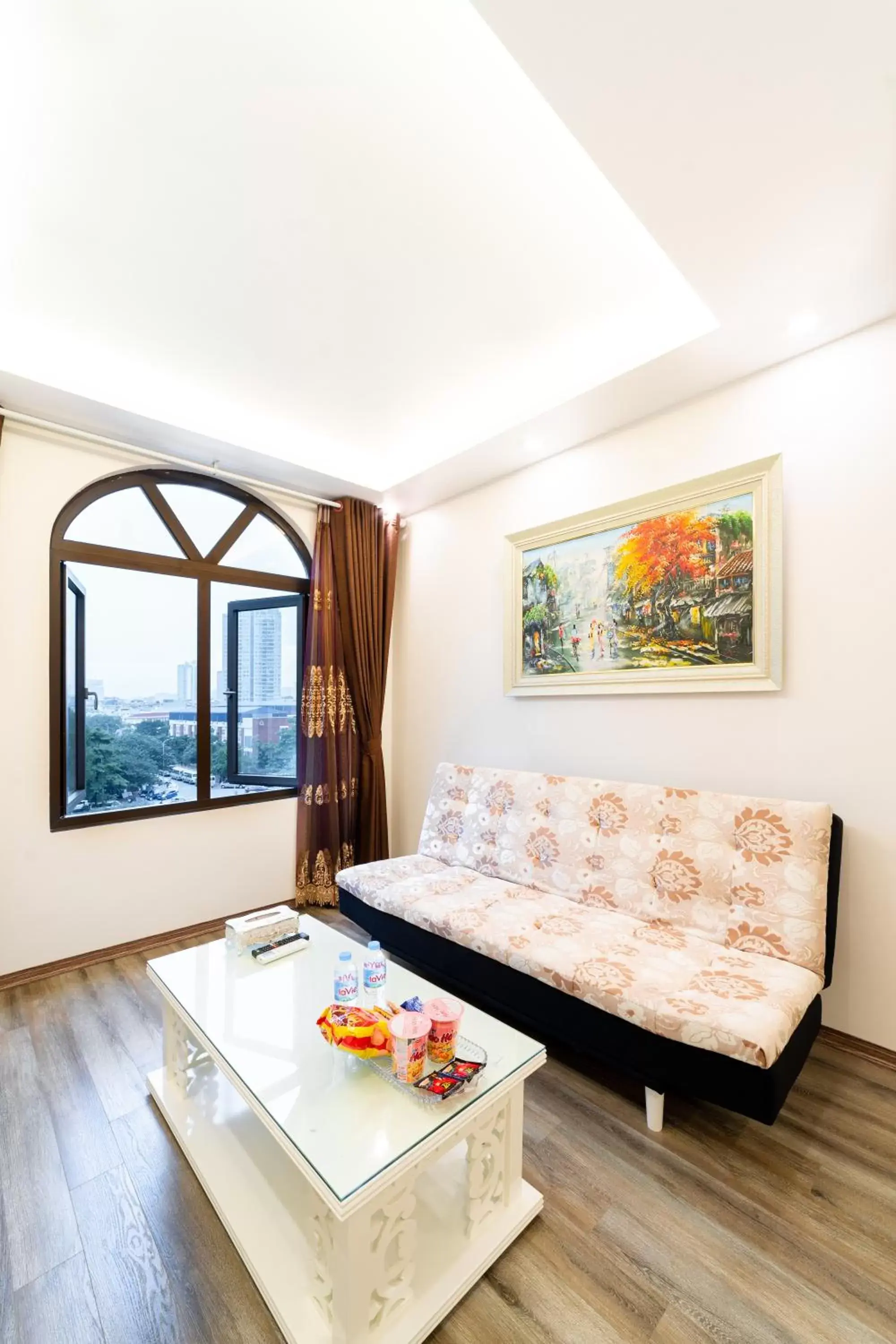 Queen Room with Garden View in Rosee Apartment Hotel - Prestige Suites in Cau Giay district, Hanoi city, Vietnam Queen Room with Garden View in Rosee Apartment Hotel - Prestige Suites in Cau Giay district, Hanoi city, Vietnam