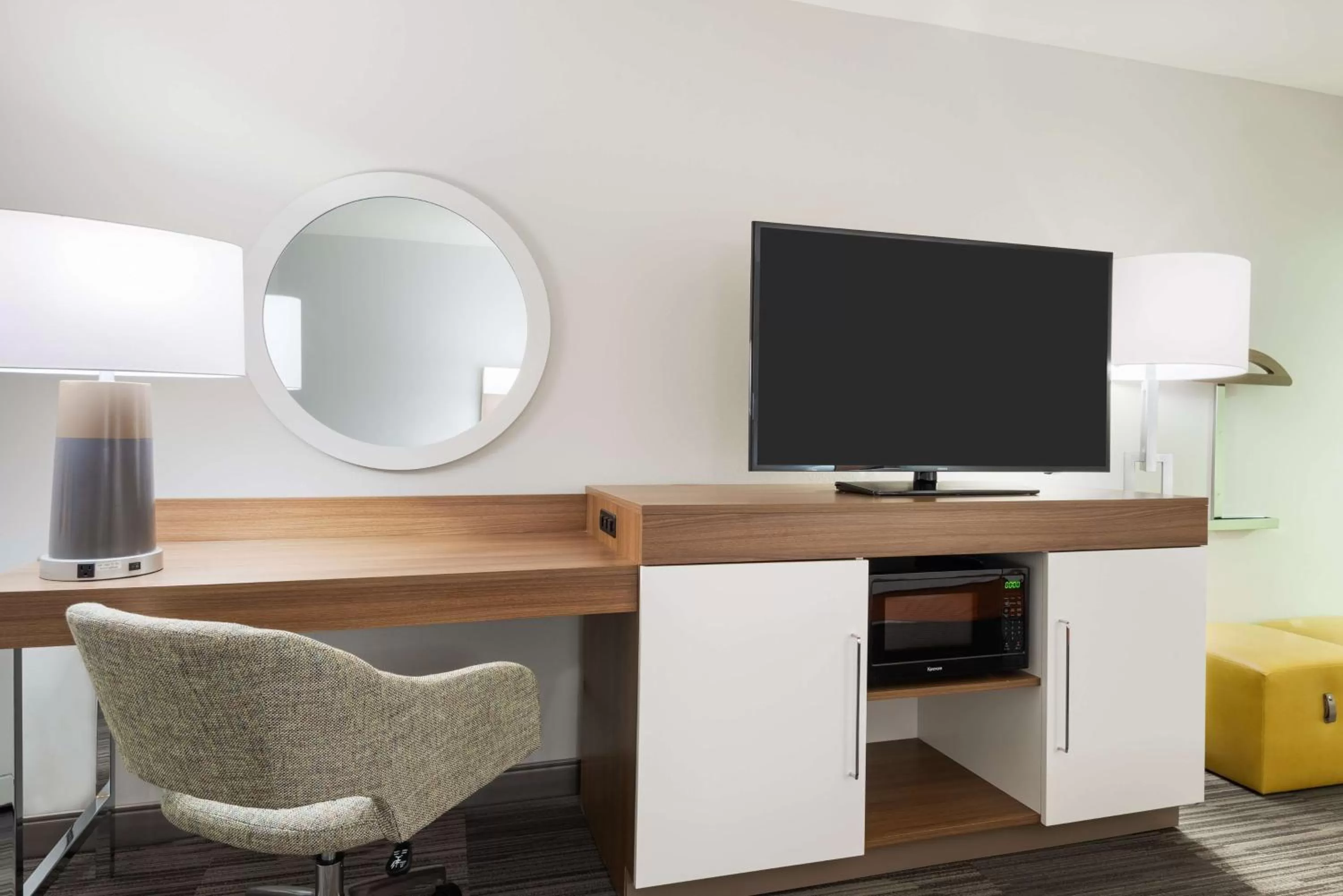 Bedroom in Hampton Inn & Suites Atlanta Buckhead Place