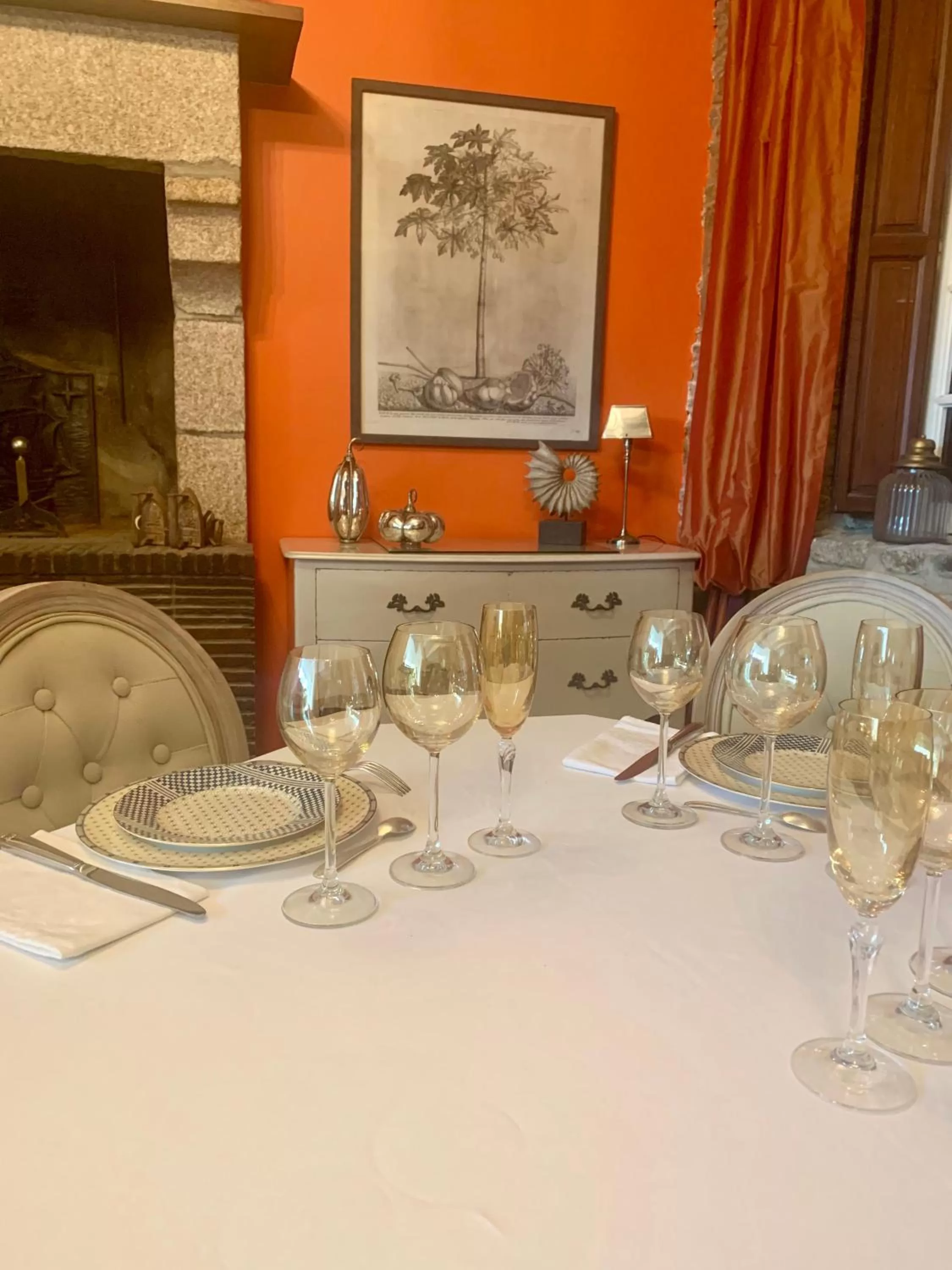 Restaurant/Places to Eat in LA MEFFRAIS 1741