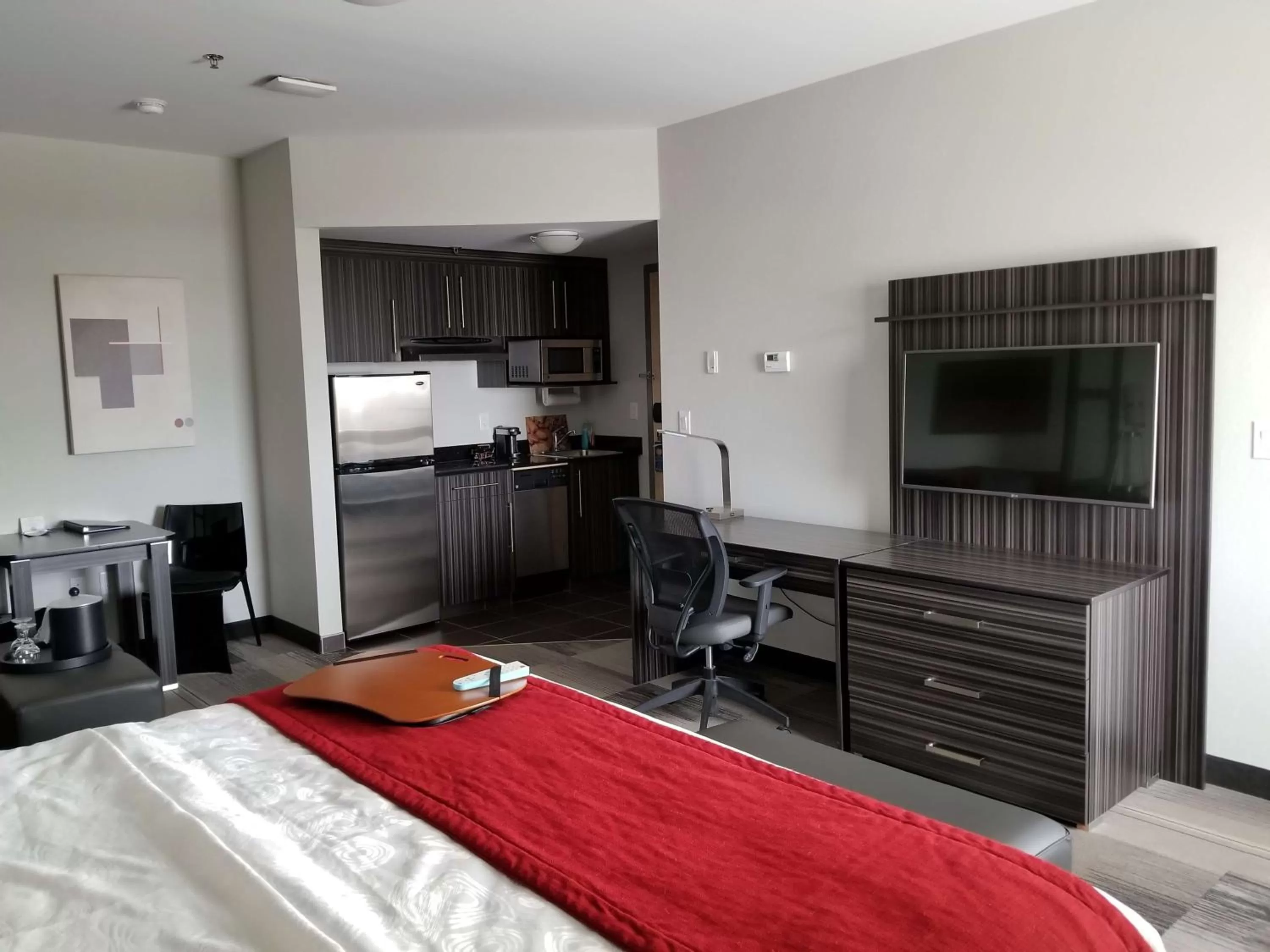 King Suite with Kitchen in Best Western Plus Airport Inn & Suites