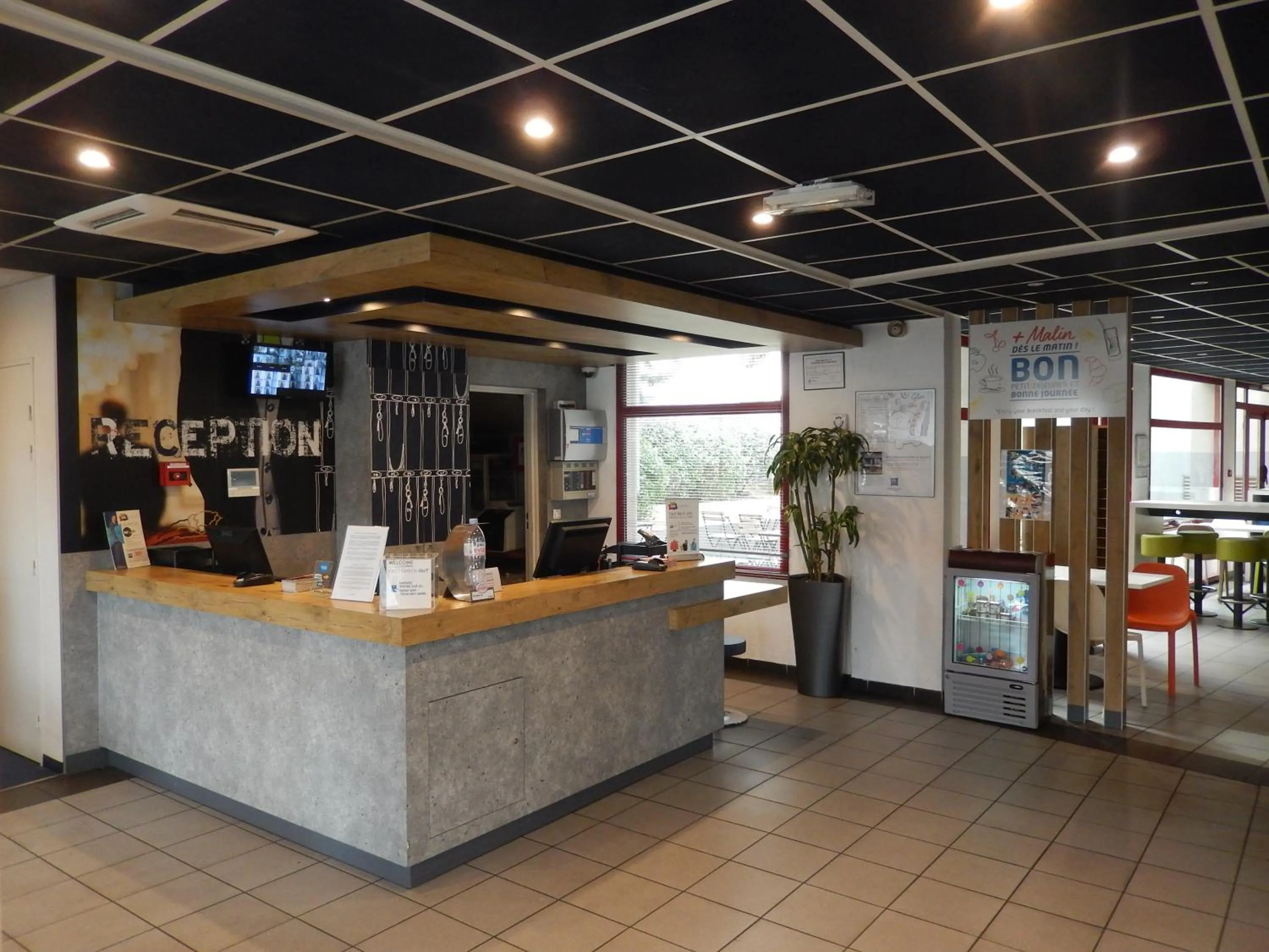 Lobby or reception in ibis budget Paris Porte d'Italie Est