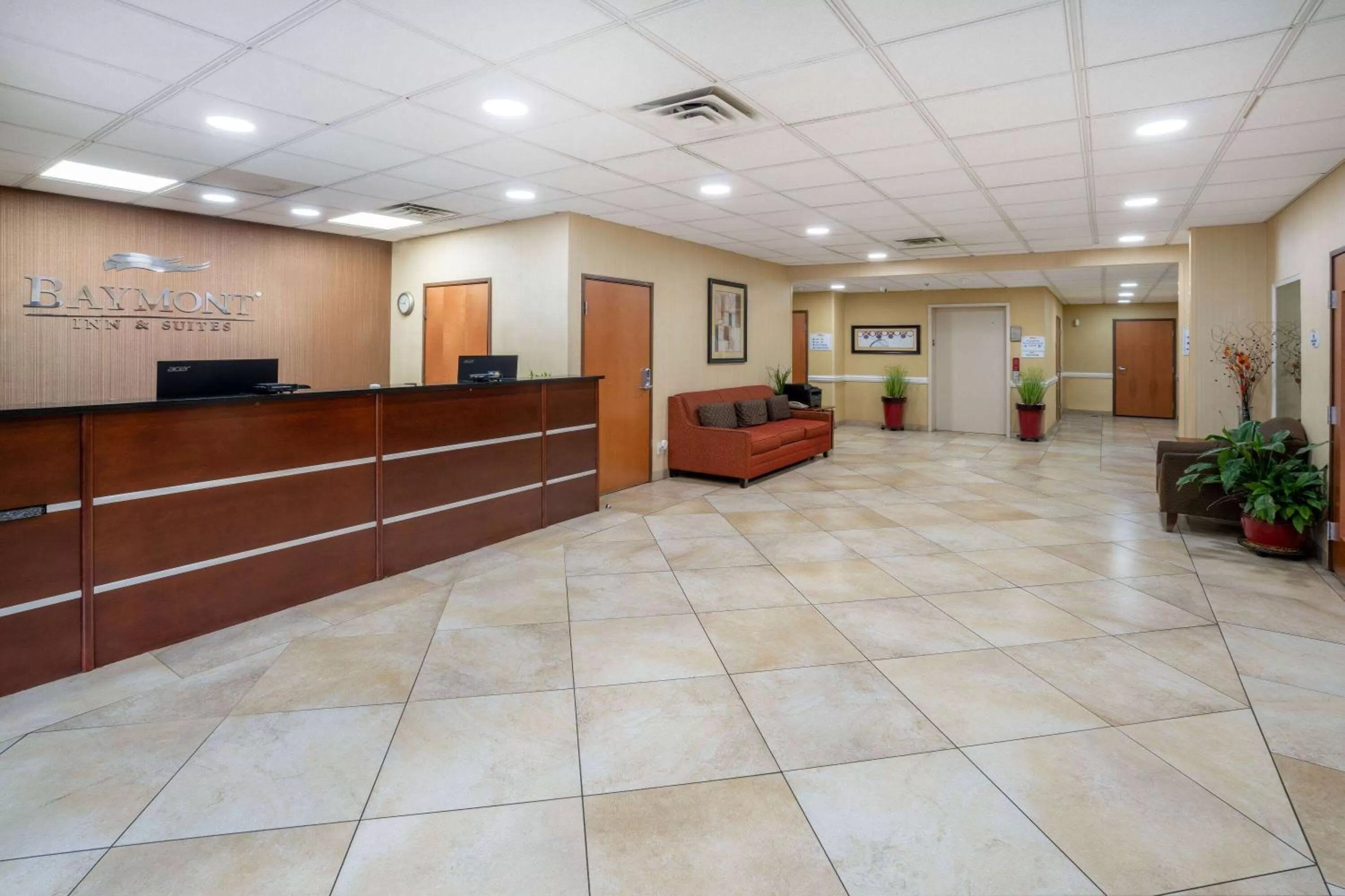 Lobby or reception in Baymont by Wyndham Savannah South