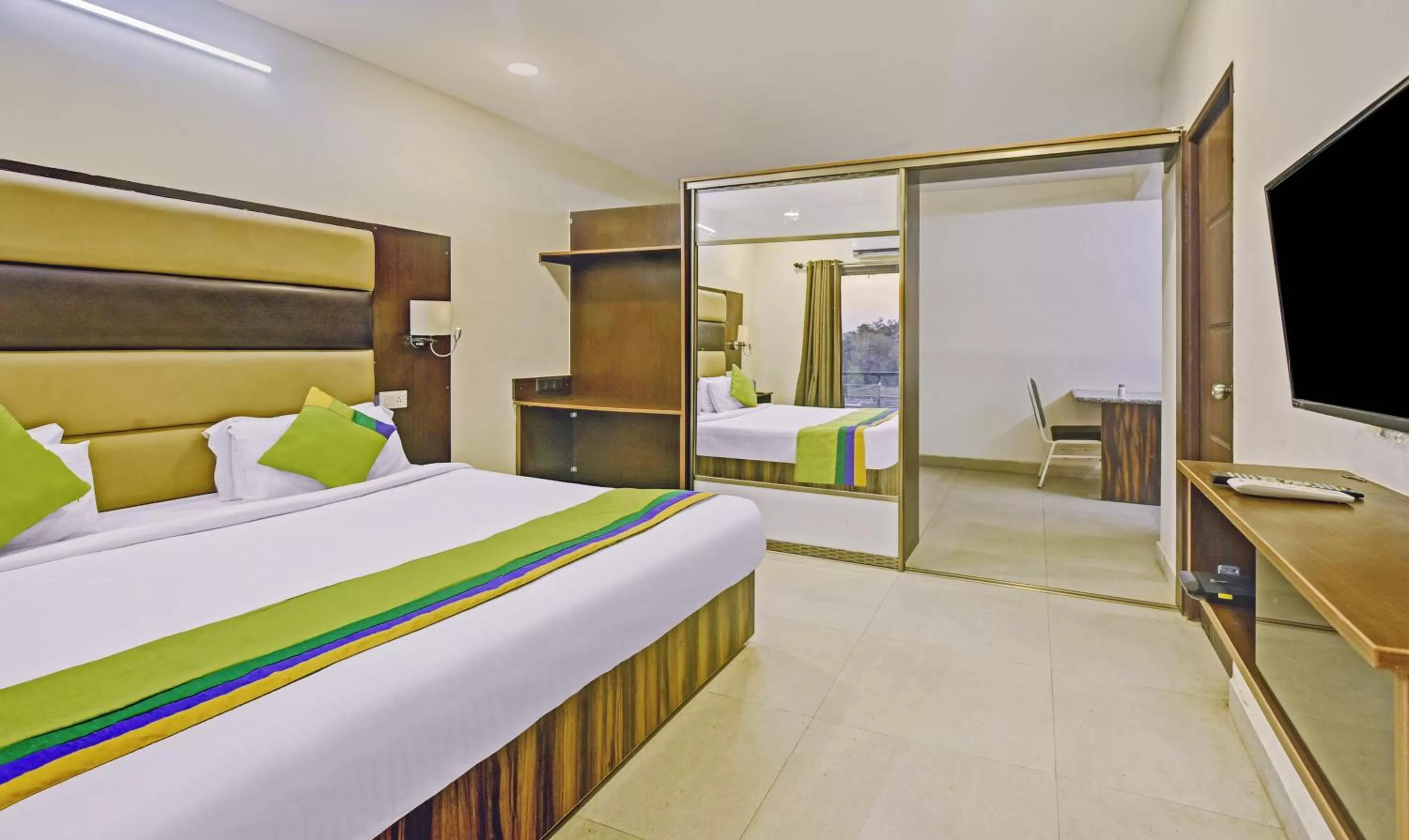 Bed in Treebo Kingsbury Fiesta Vellore