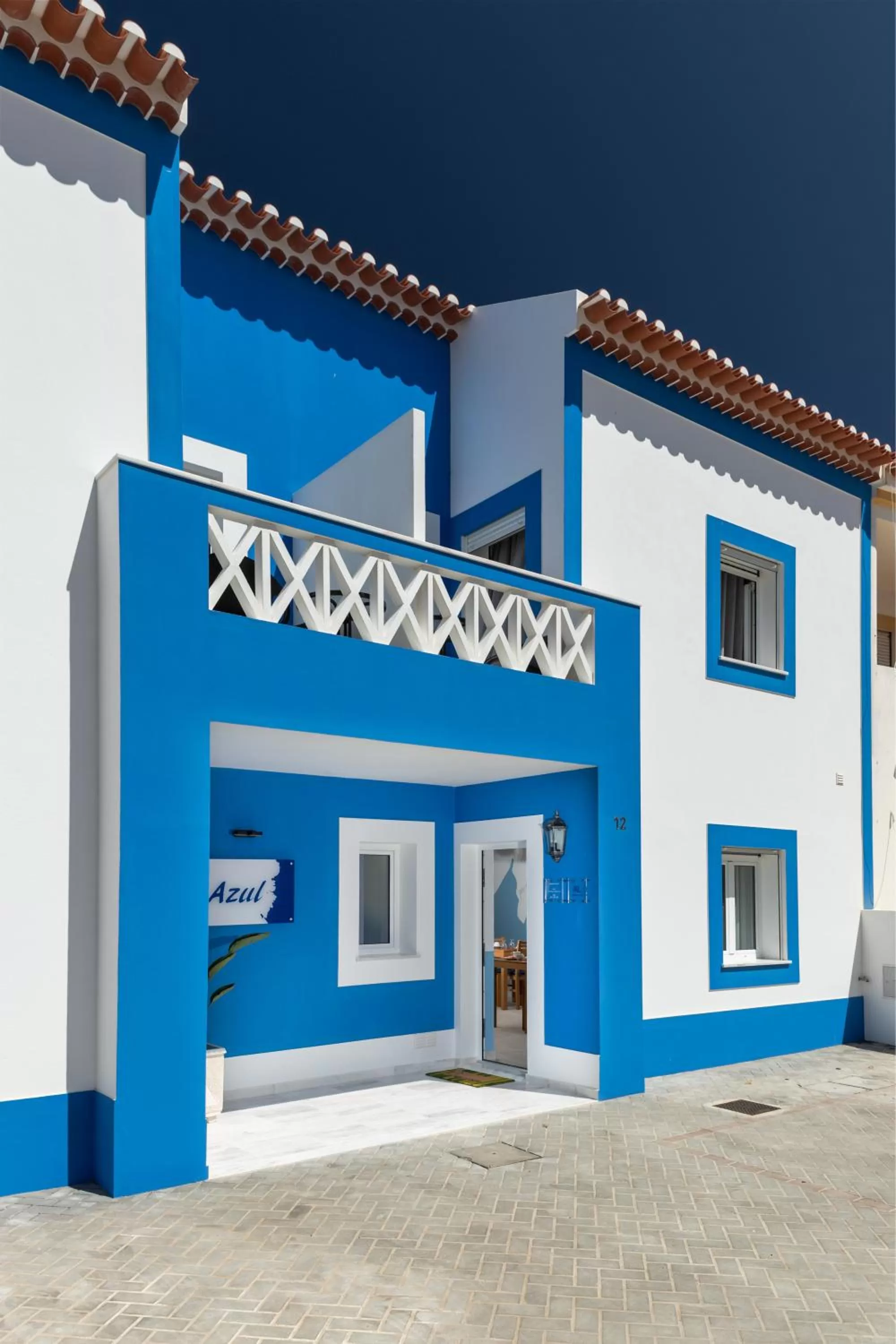 Facade/entrance in AZUL