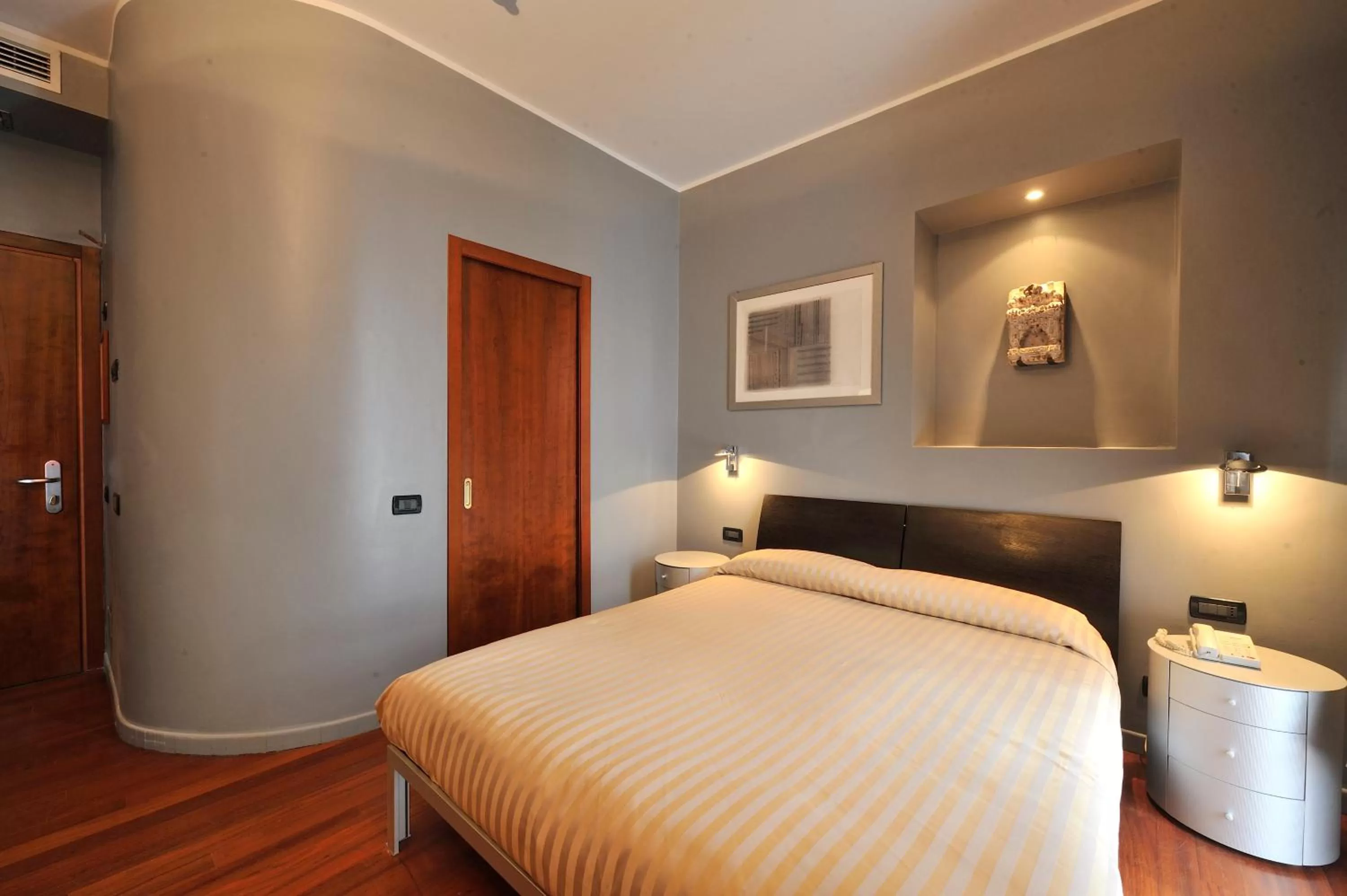 Bed in Art Hotel Boston