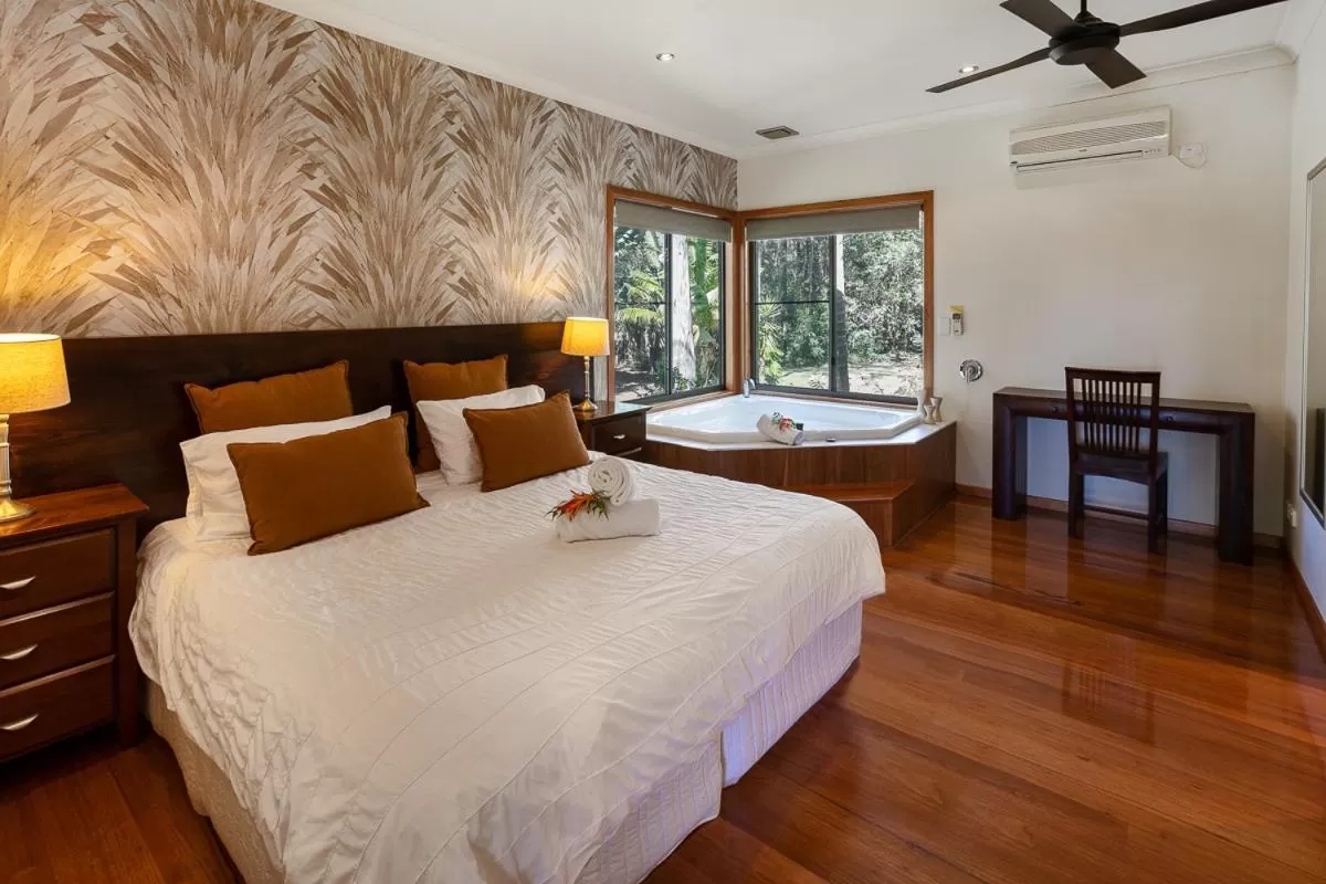 Bed in Lake Weyba Cottages Noosa