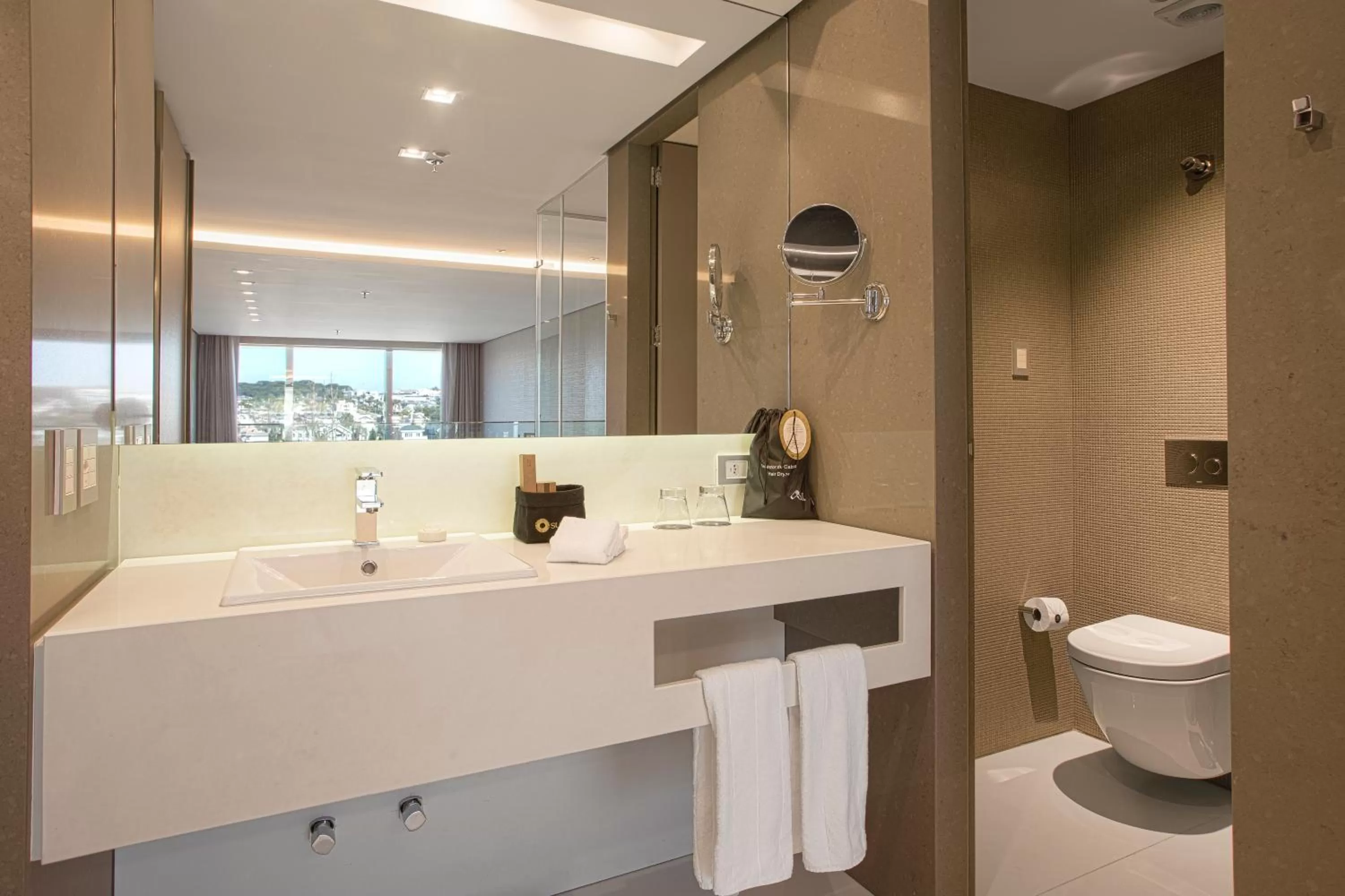 Toilet in Suryaa Hotel Pinhais, Curio Collection by Hilton
