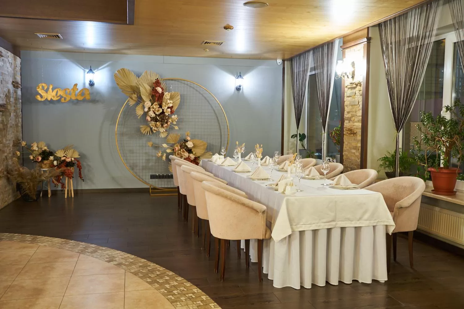 Restaurant/Places to Eat in Гостиница Siesta Киев