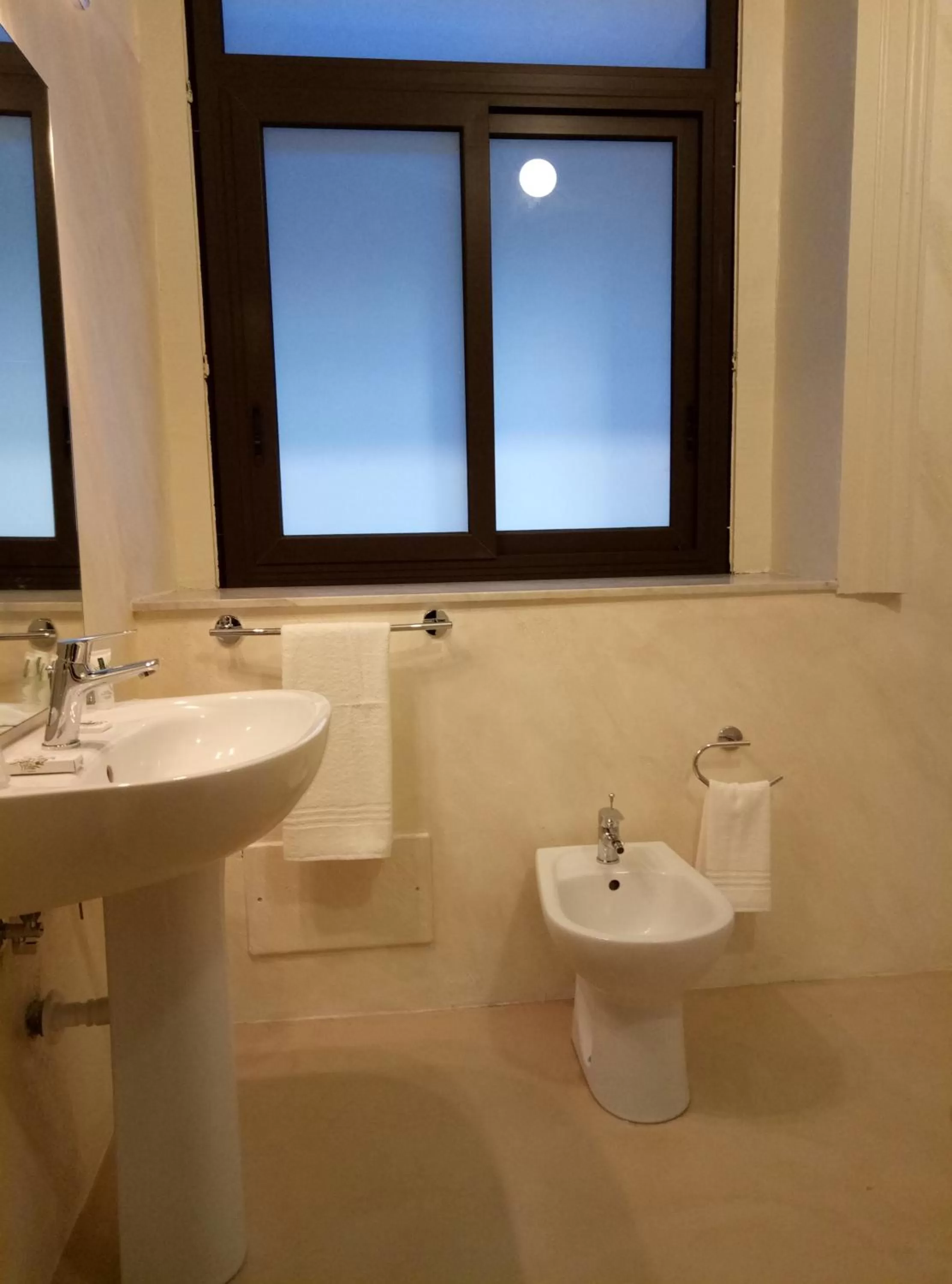 Toilet in Moonlight Hotel&Suites