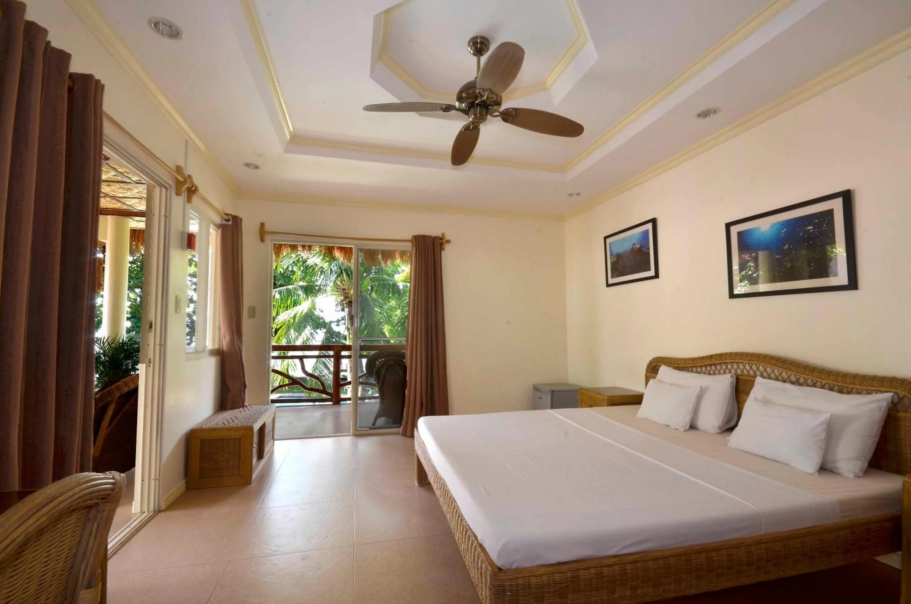 Photo of the whole room, Bed in Mike's Dauin Dive Resort
