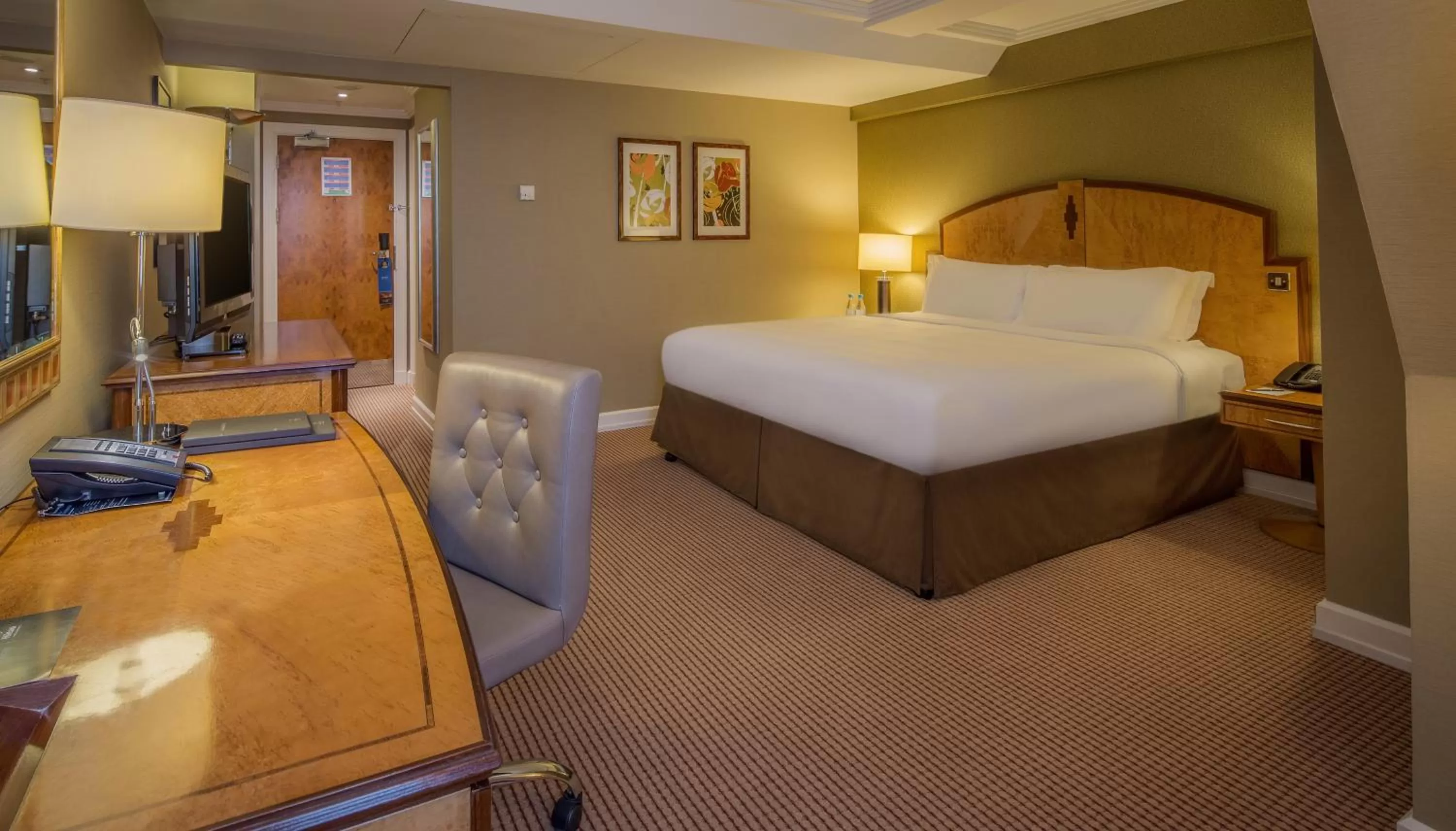 Bedroom, Bed in Hilton London Paddington