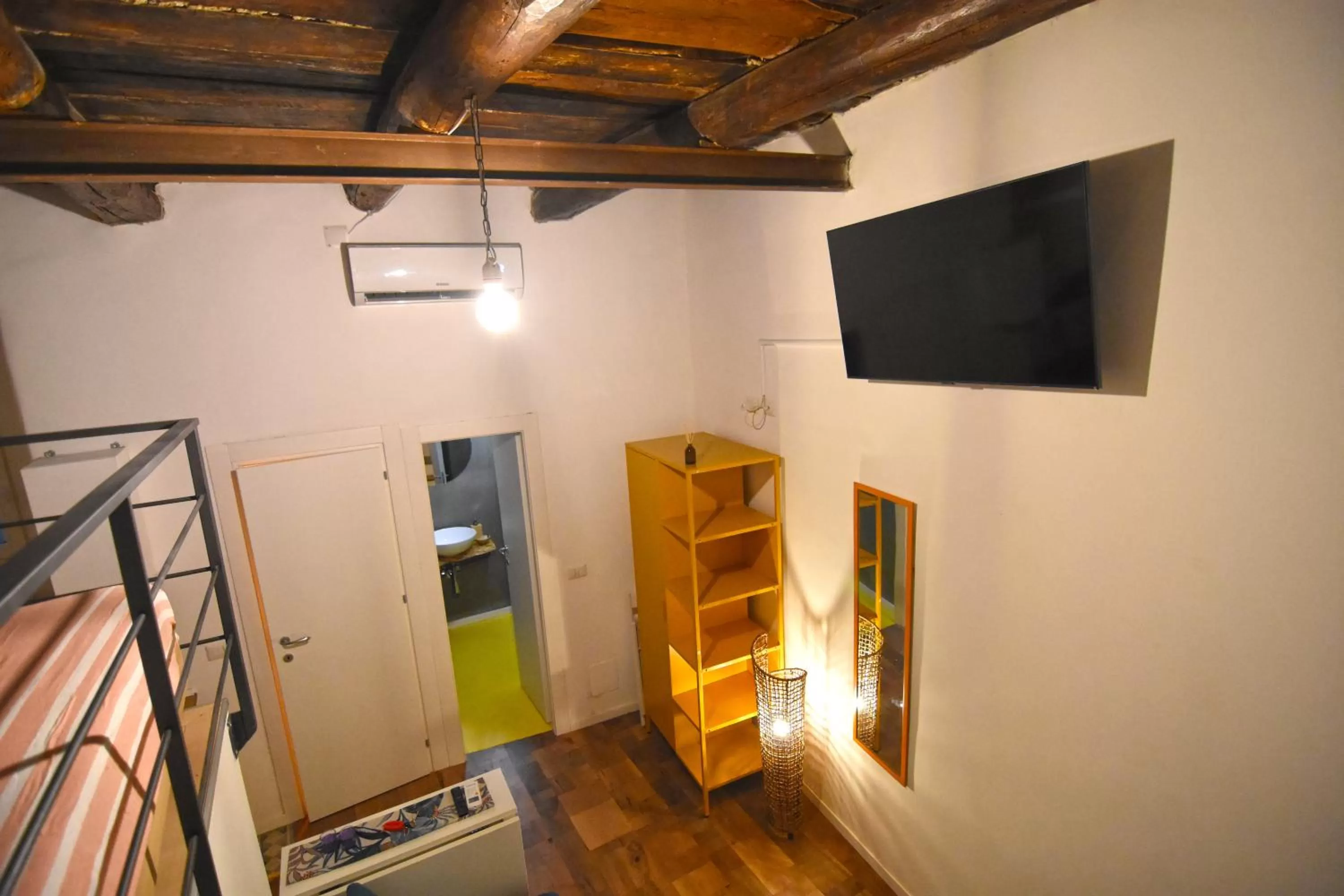 TV and multimedia, TV/Entertainment Center in La Dimora di Artemide B&B