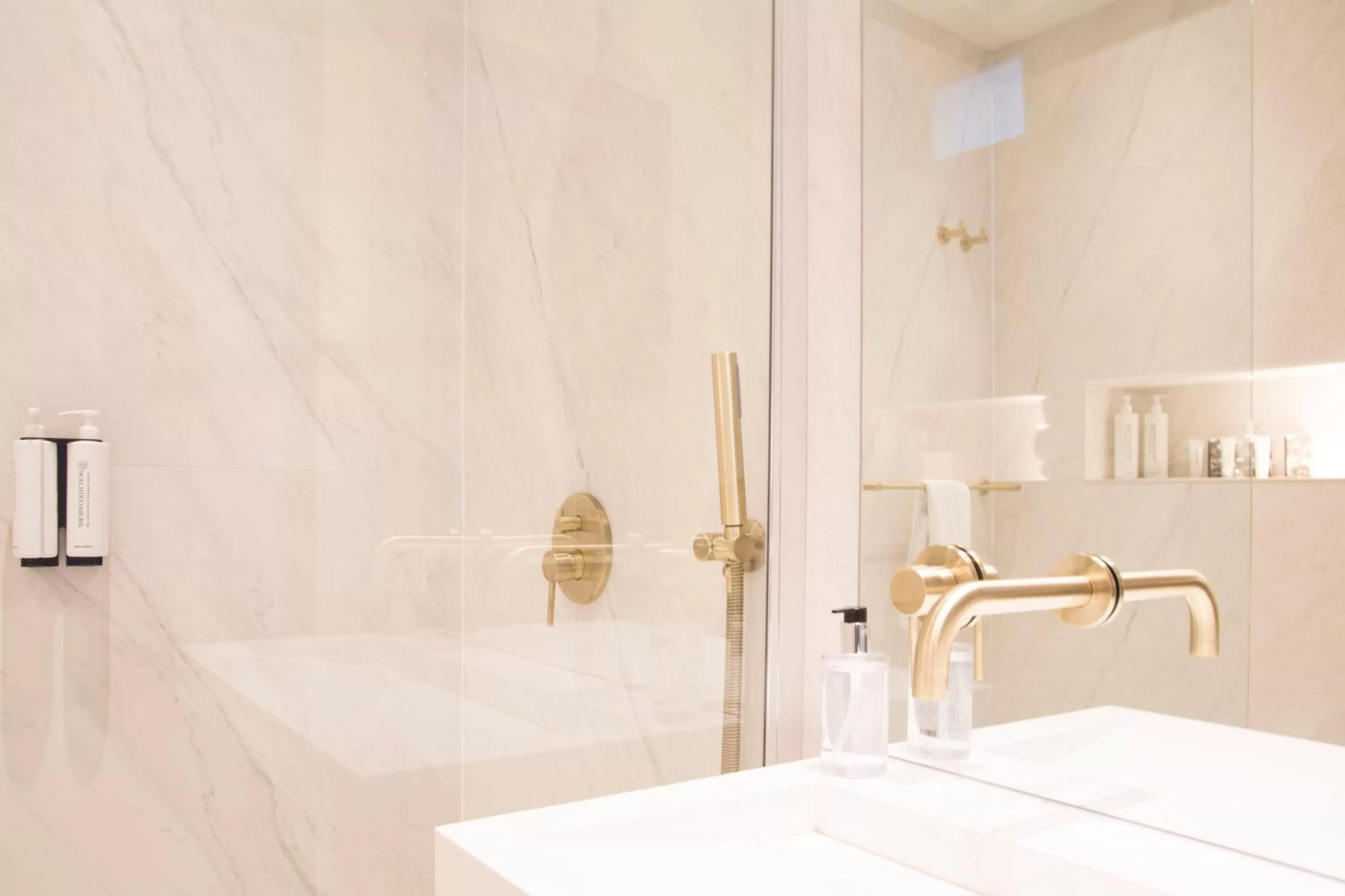 Bathroom, Bed in House of Amstel