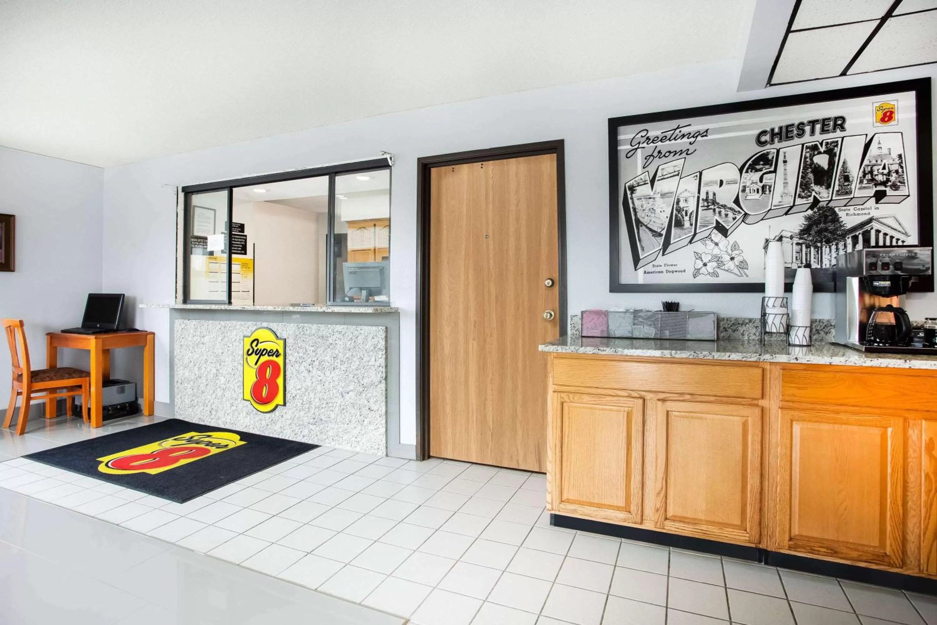 Lobby or reception in Super 8 by Wyndham Chester/Richmond Area