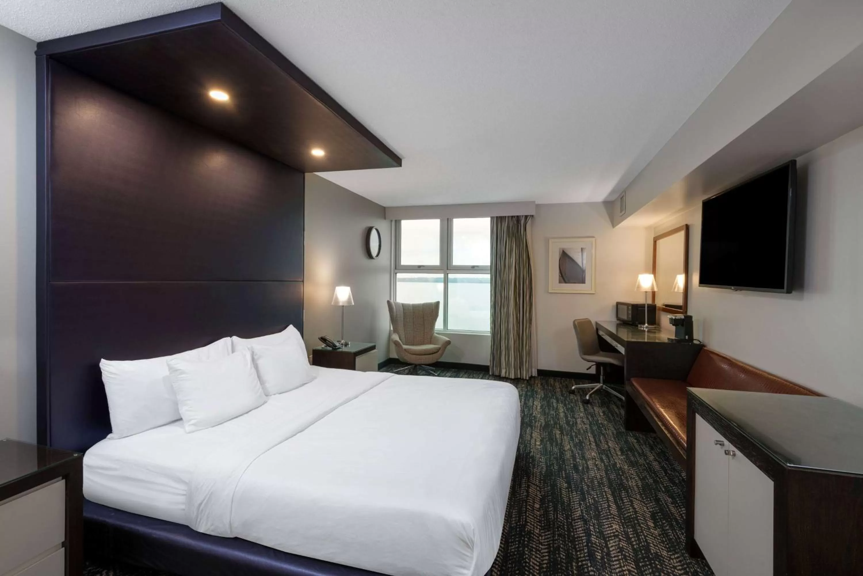 Photo of the whole room, Bed in 41 Lakefront Hotel, Trademark Collection by Wyndham