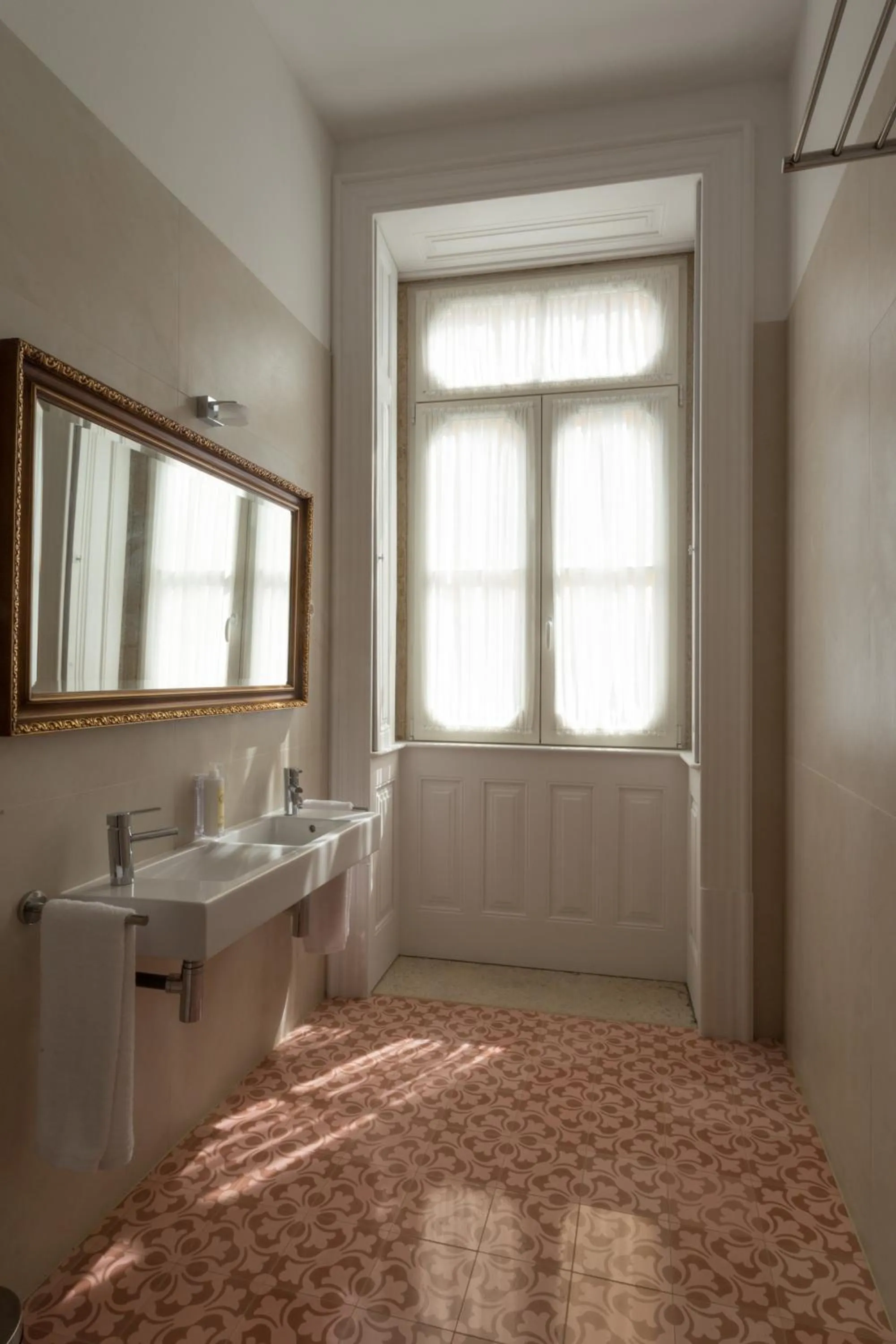 Shower in Original Douro Hotel