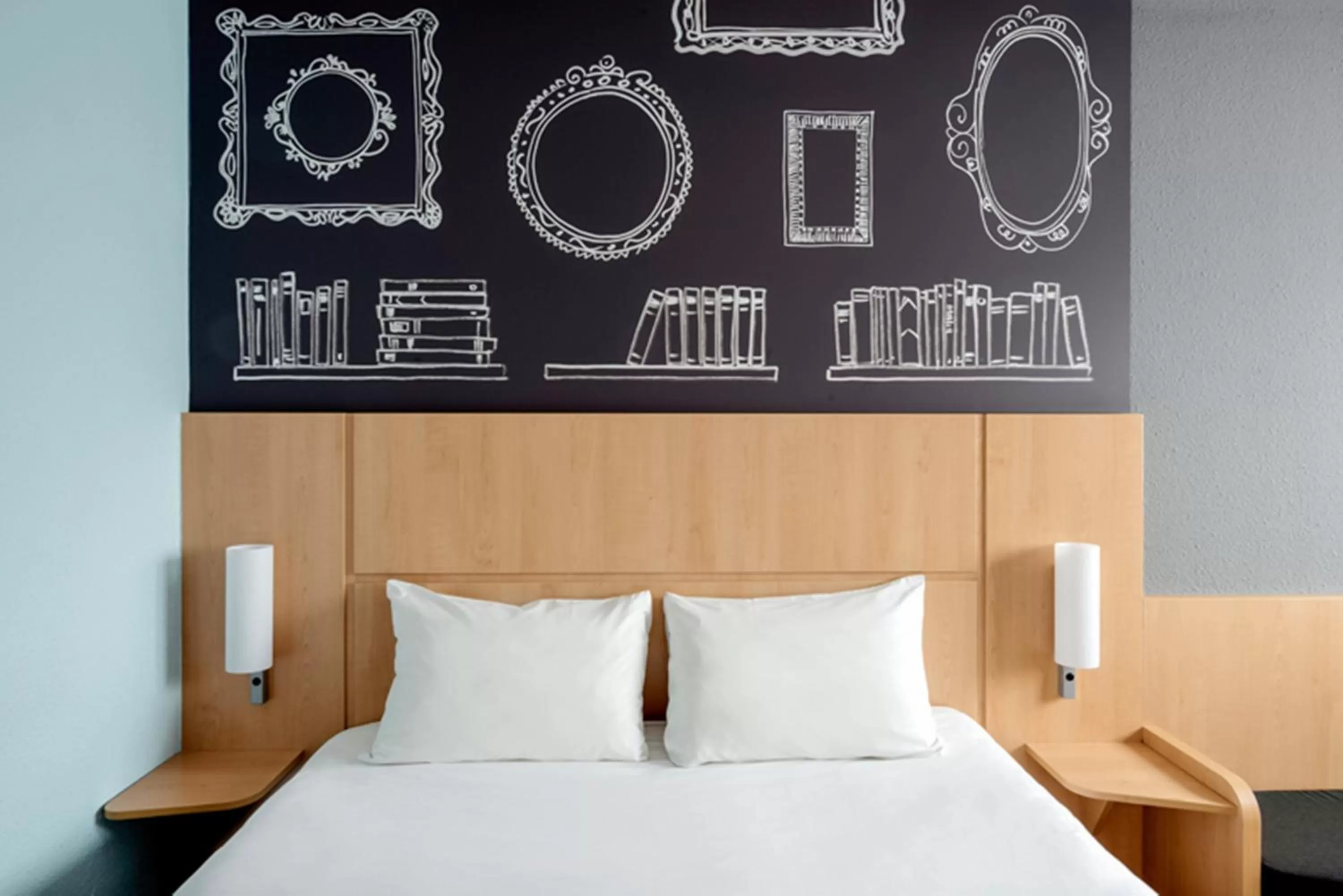 Family Standard Room with 1 Double Bed and 1 Single Bed  in Hotel Ibis Krakow Centrum