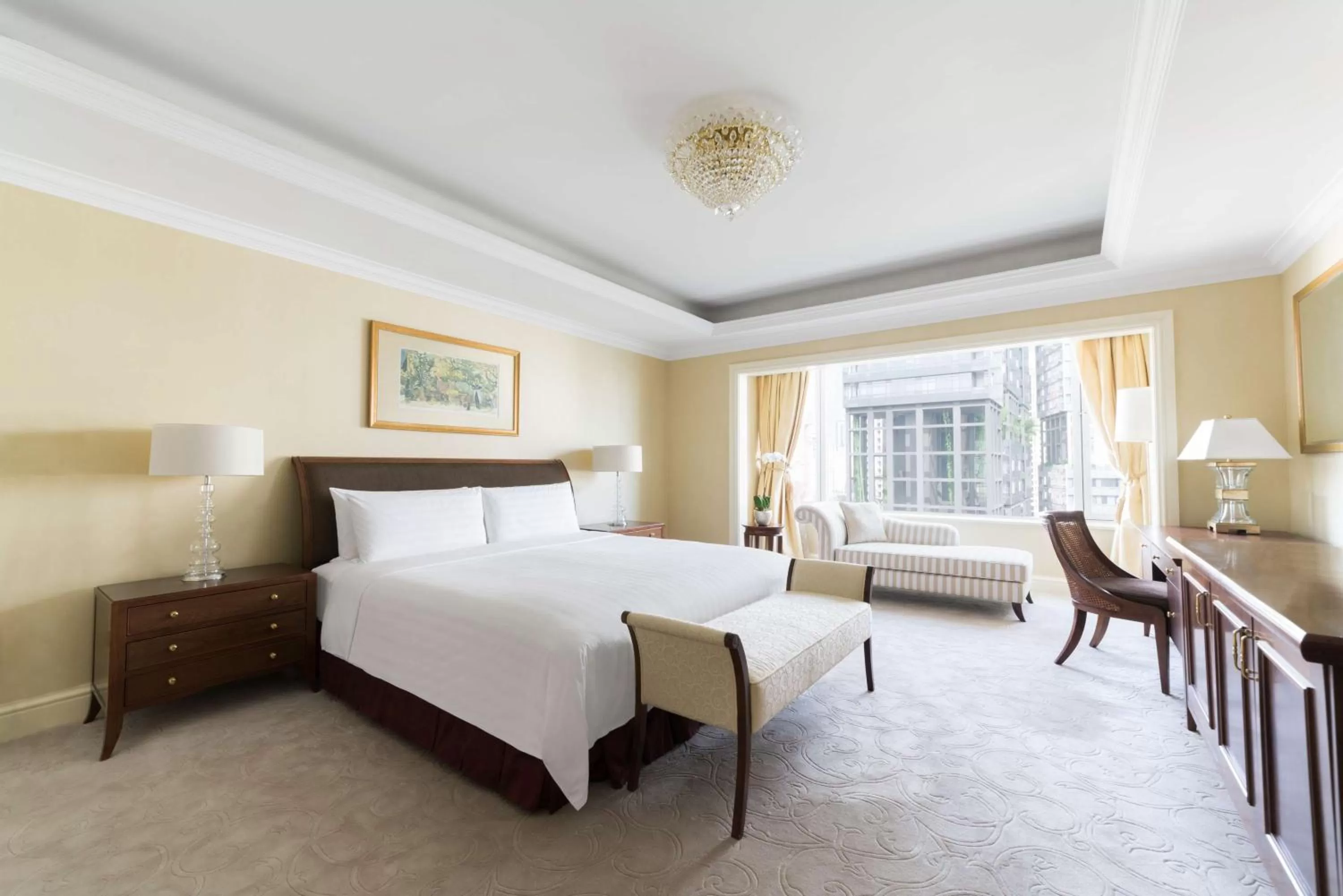 Photo of the whole room, Bed in Shangri-La Singapore