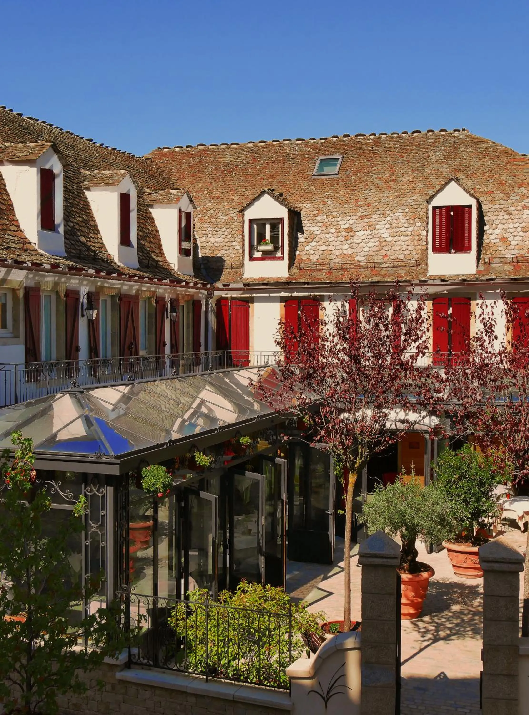 Property building in Hotel De France
