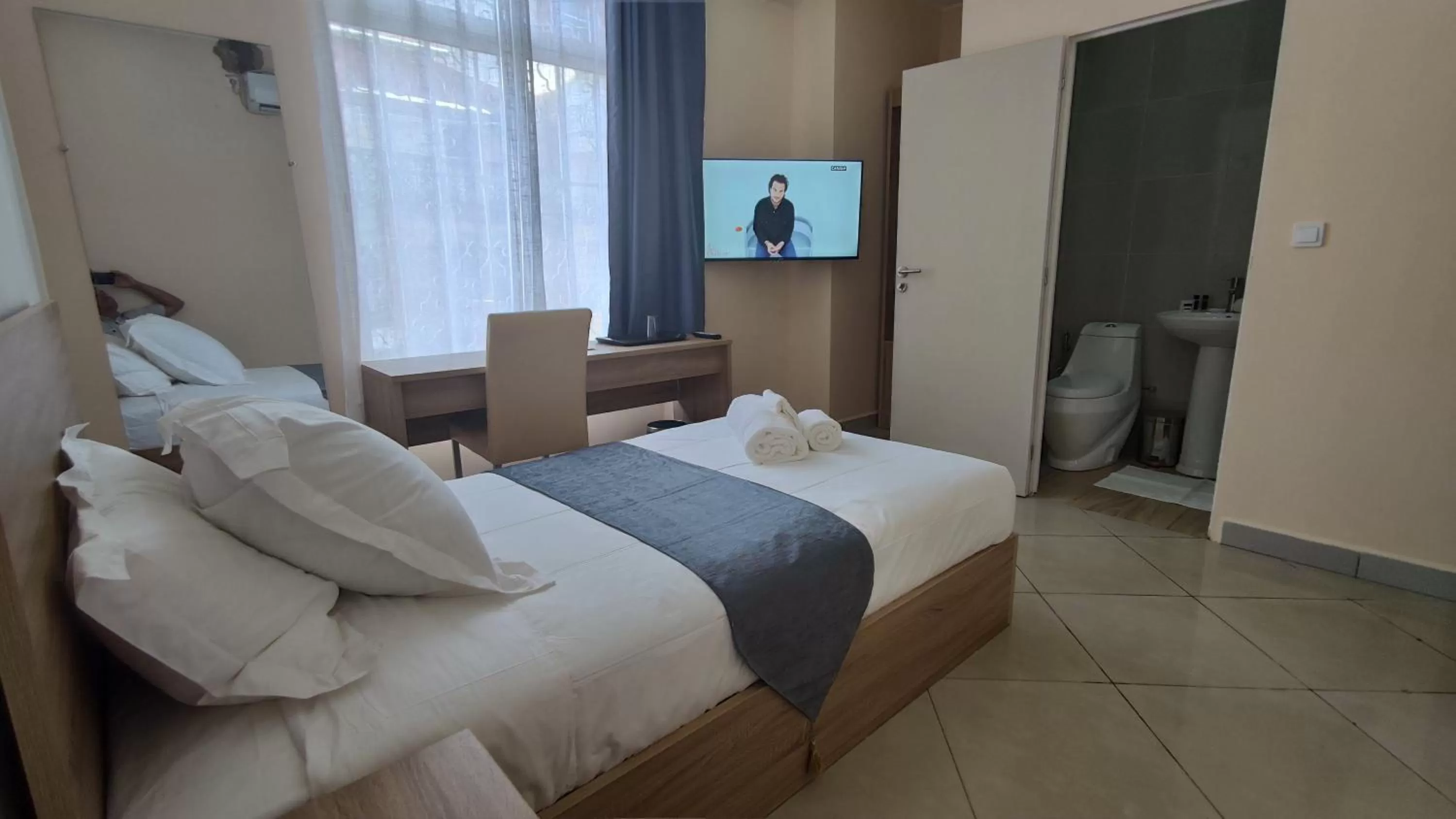 Photo of the whole room, Bed in Downtown Hotel