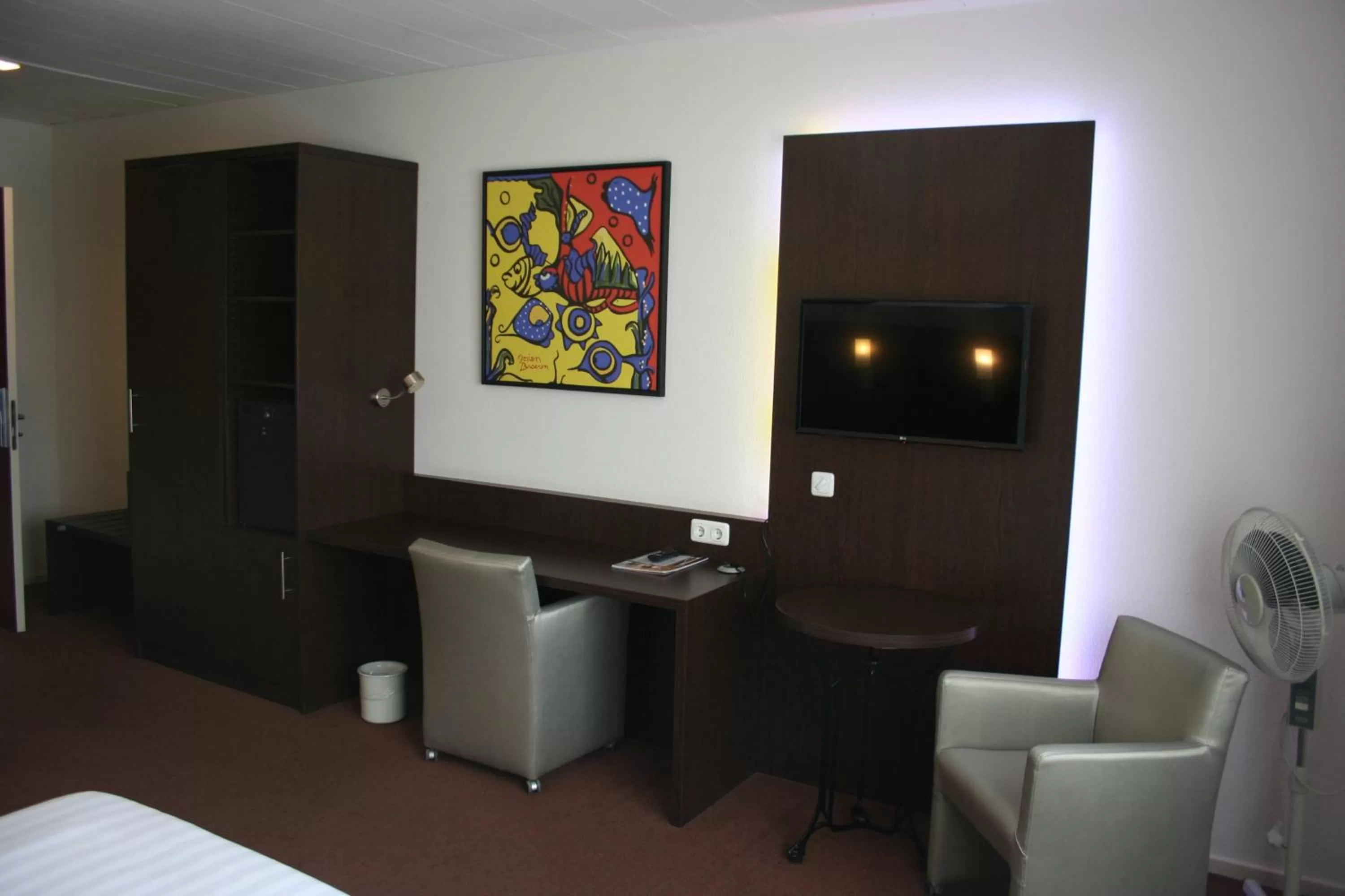 Seating area, Bed in Fletcher Hotel-Restaurant Waalwijk