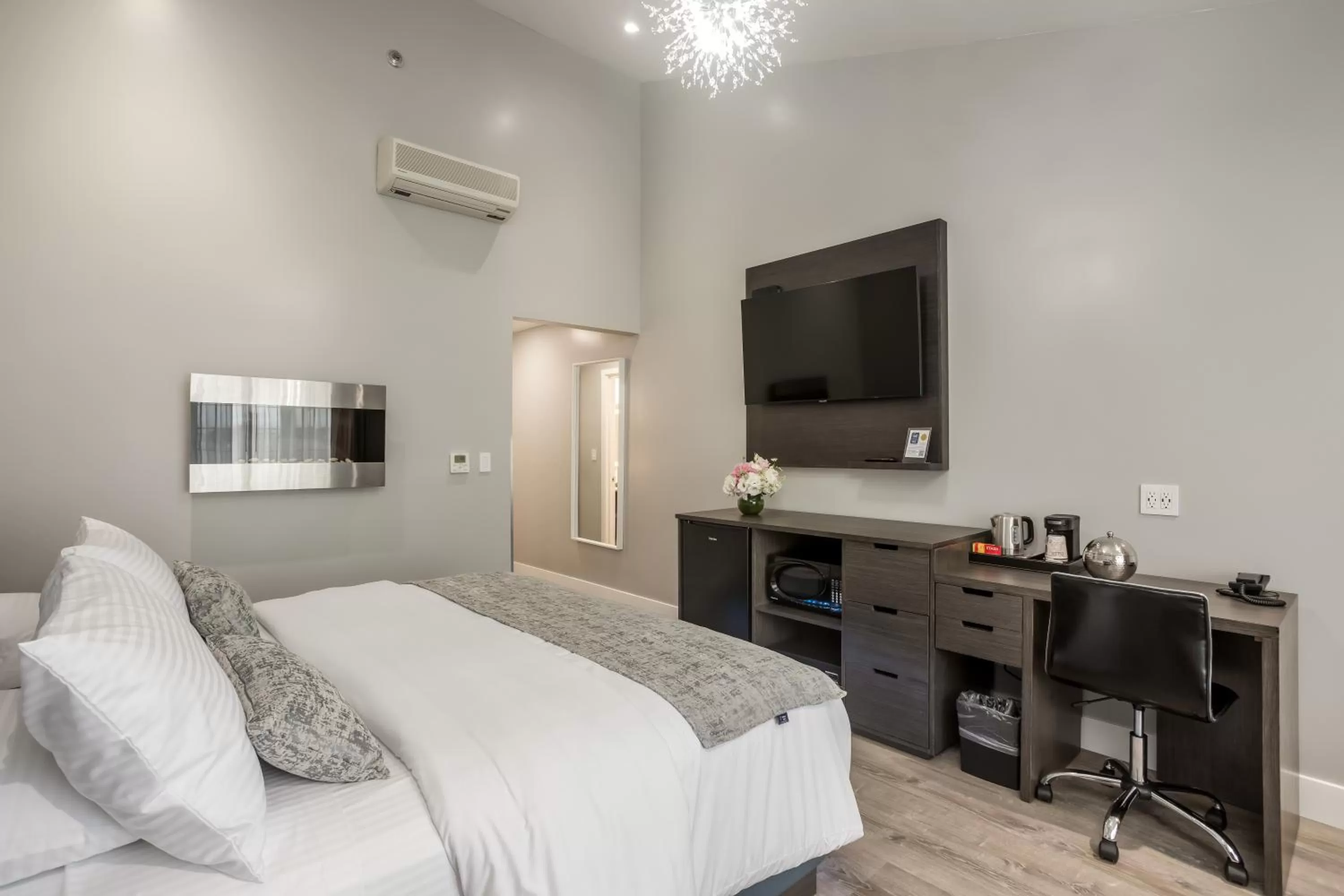 Bed in Harbor View Inn