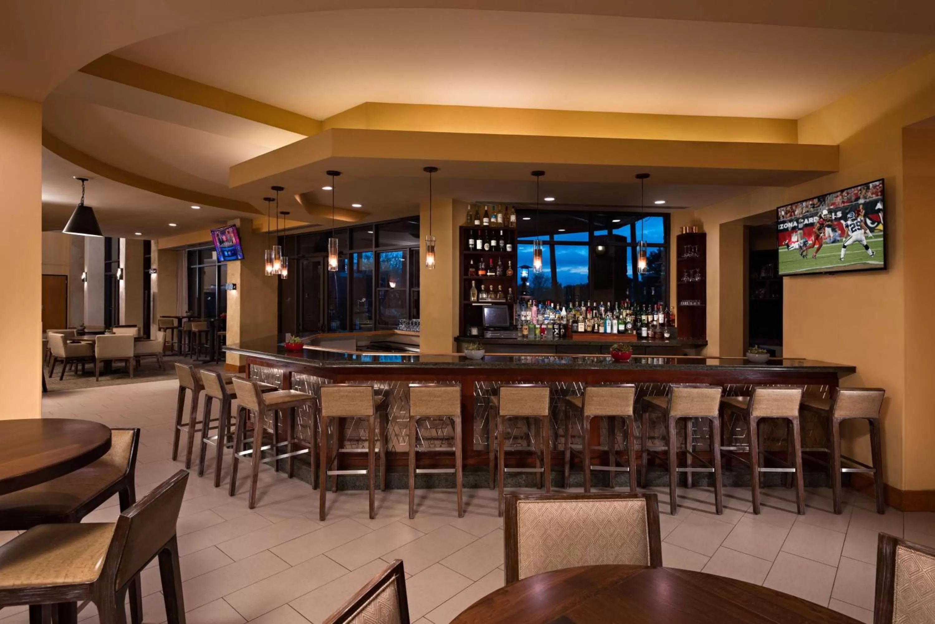 Lounge or bar in Embassy Suites by Hilton Phoenix Scottsdale