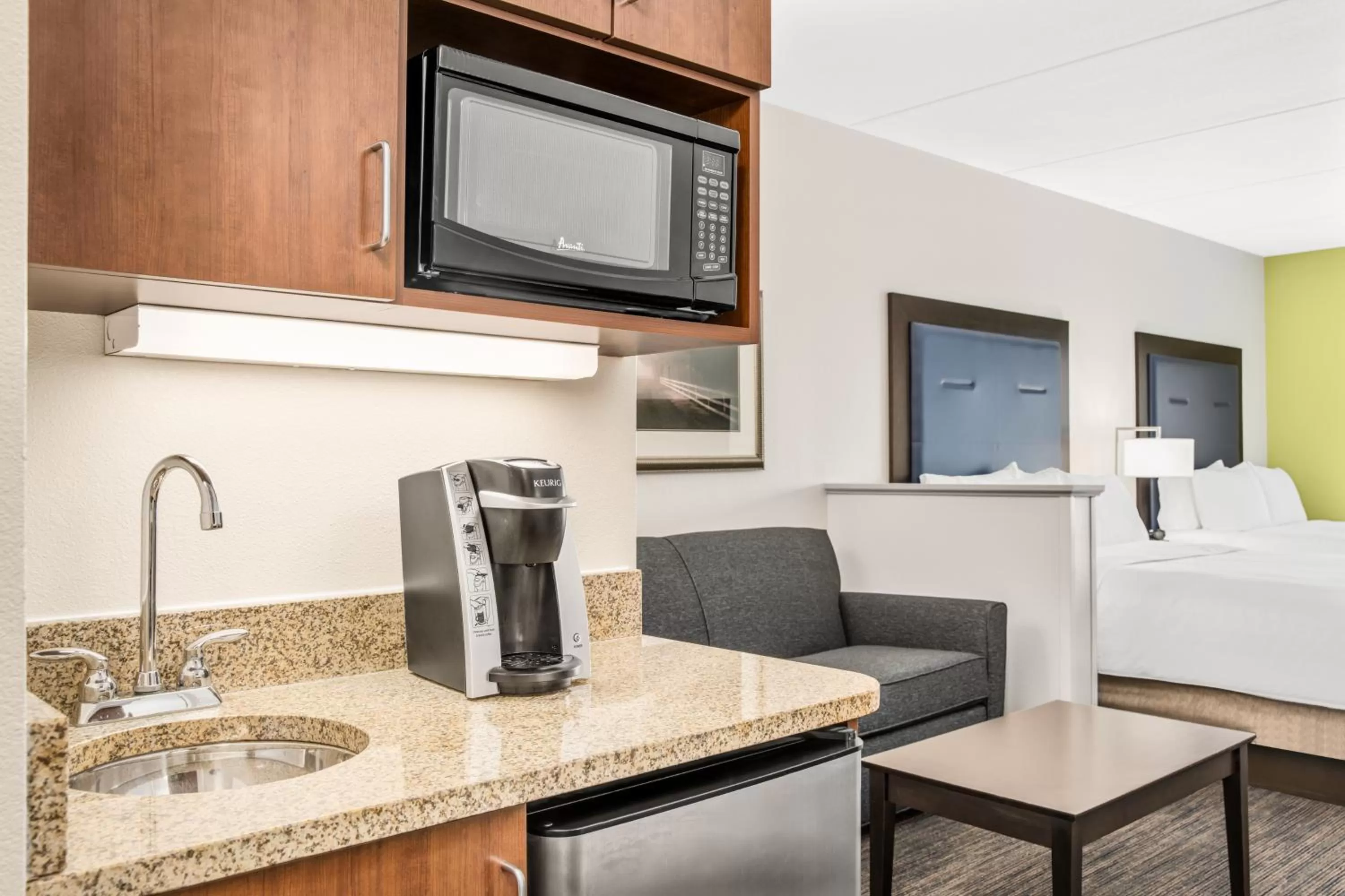 Holiday Inn Express & Suites Wilmington-Newark by IHG
