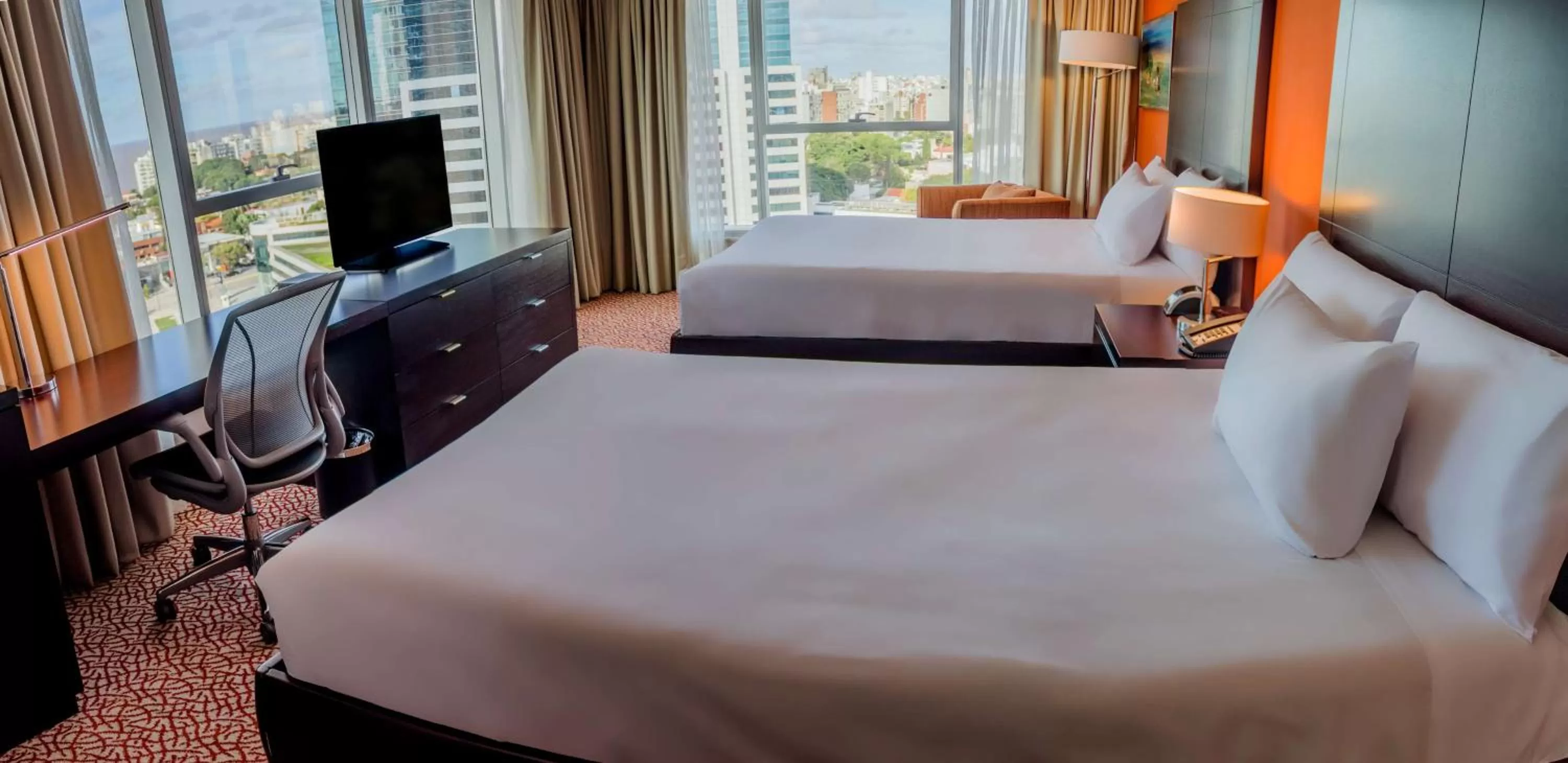 Bedroom, Bed in Hilton Garden Inn Montevideo