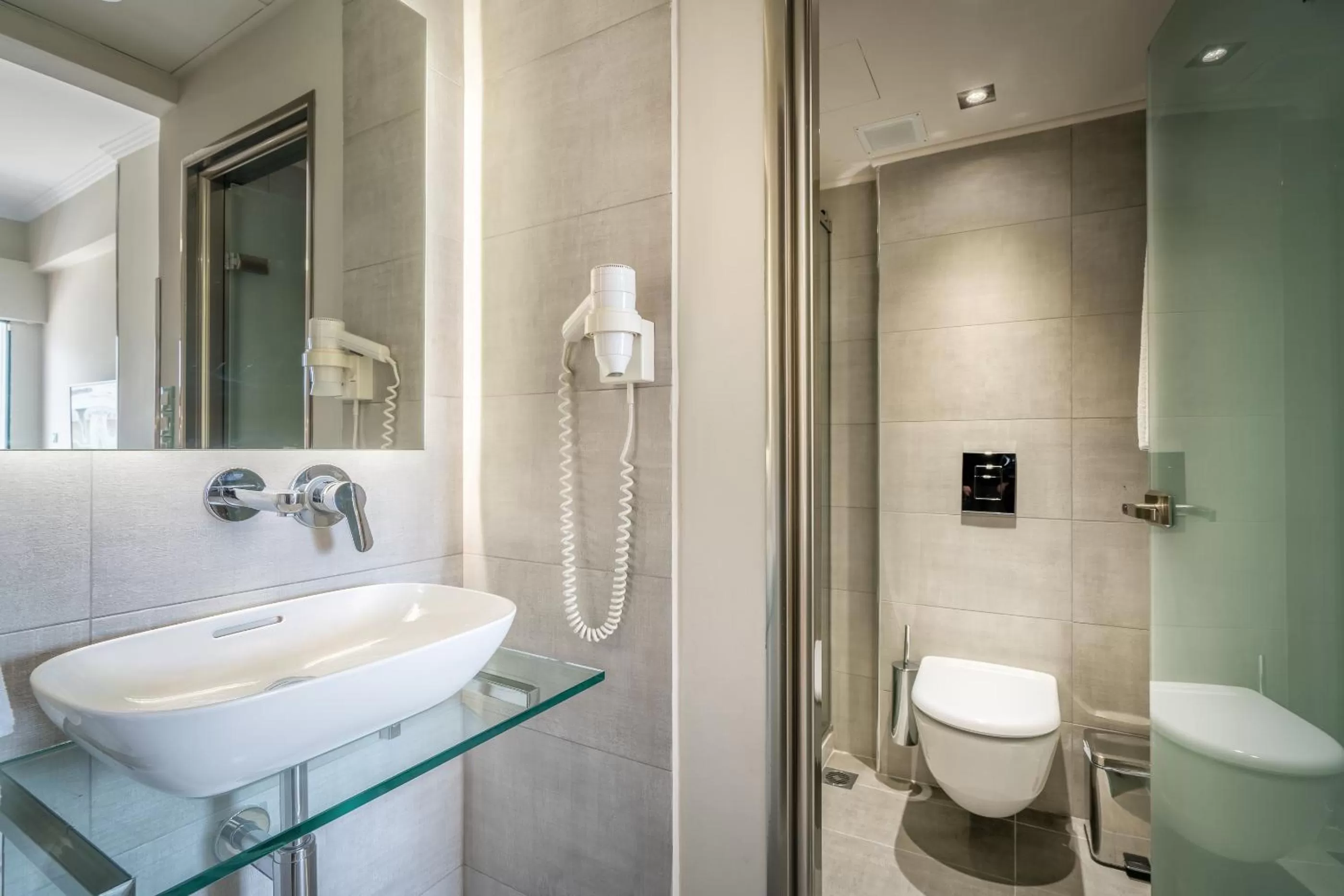 Toilet in Phoenix Hotel