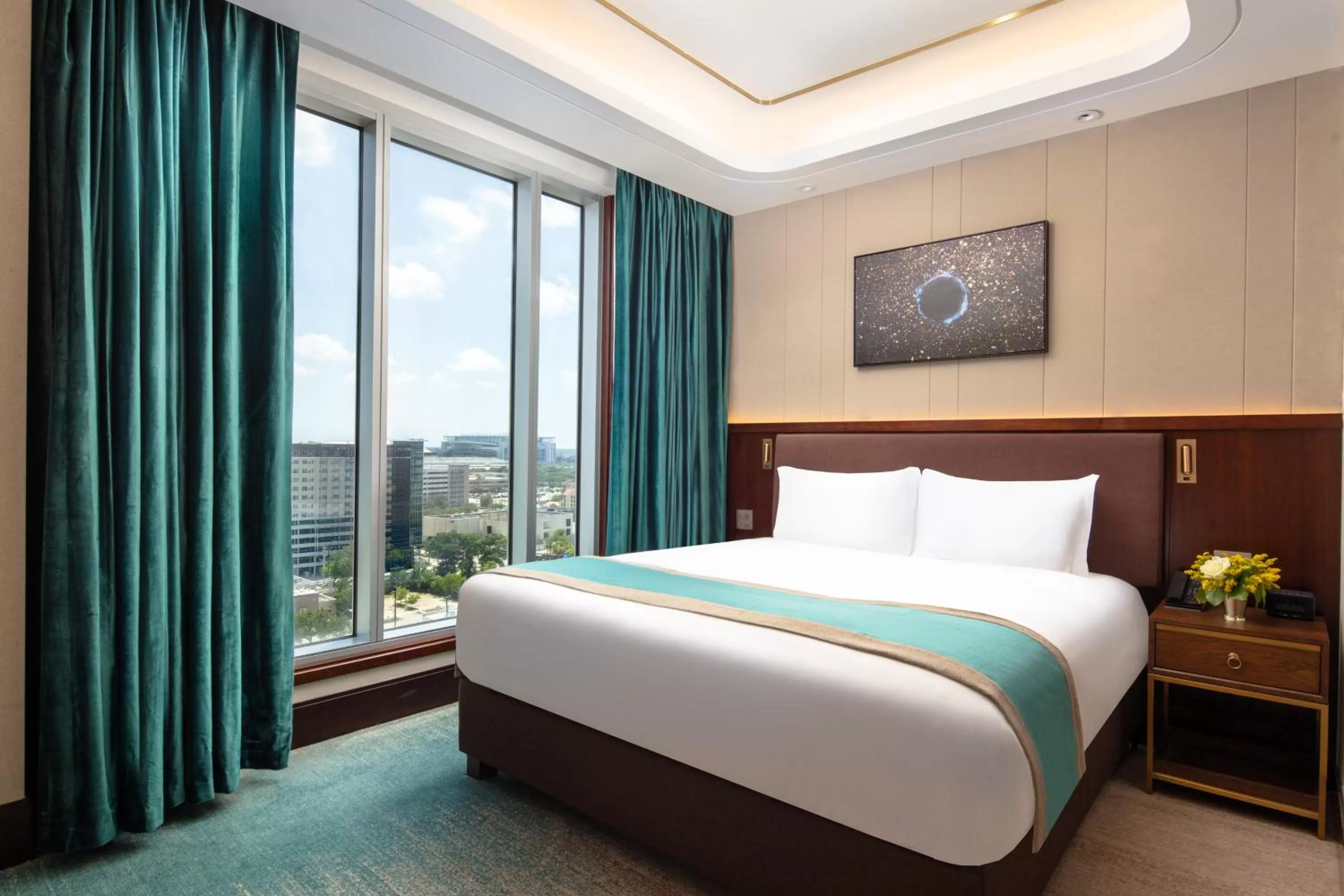 Bedroom, Bed in Blossom Hotel Houston, Curio Collection by Hilton