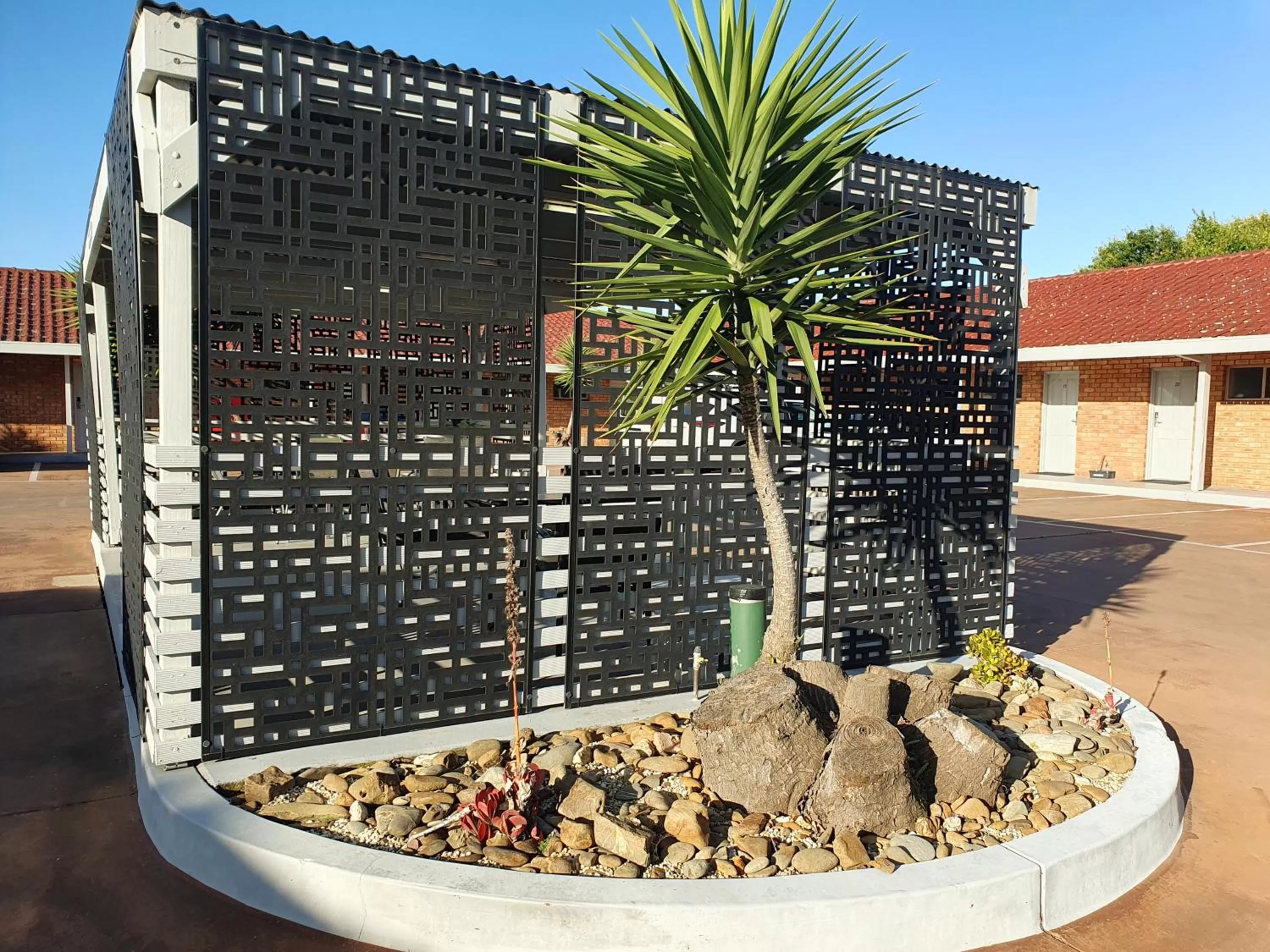 Property building in Addison Motor Inn