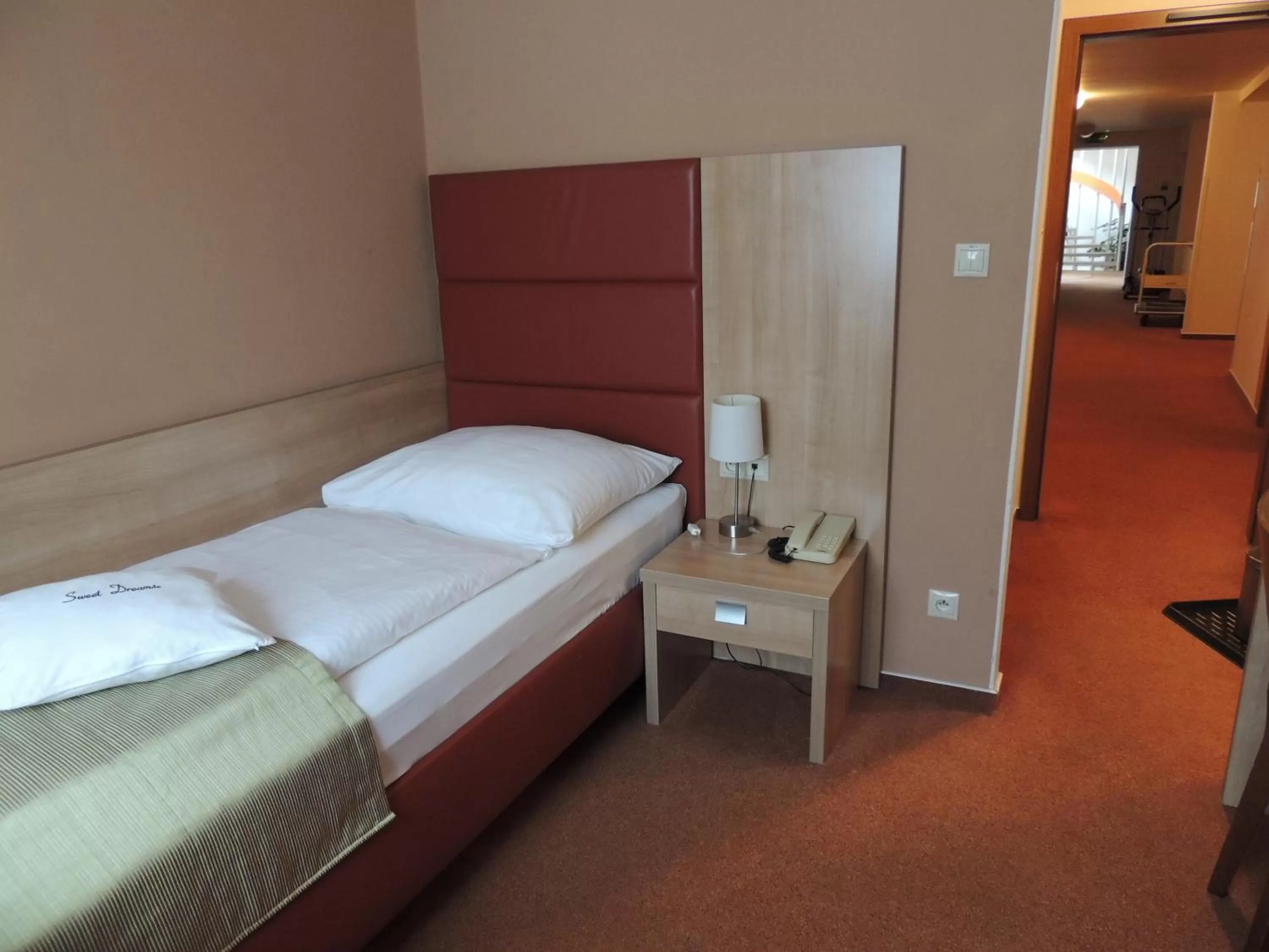 Photo of the whole room, Bed in Hotel Club