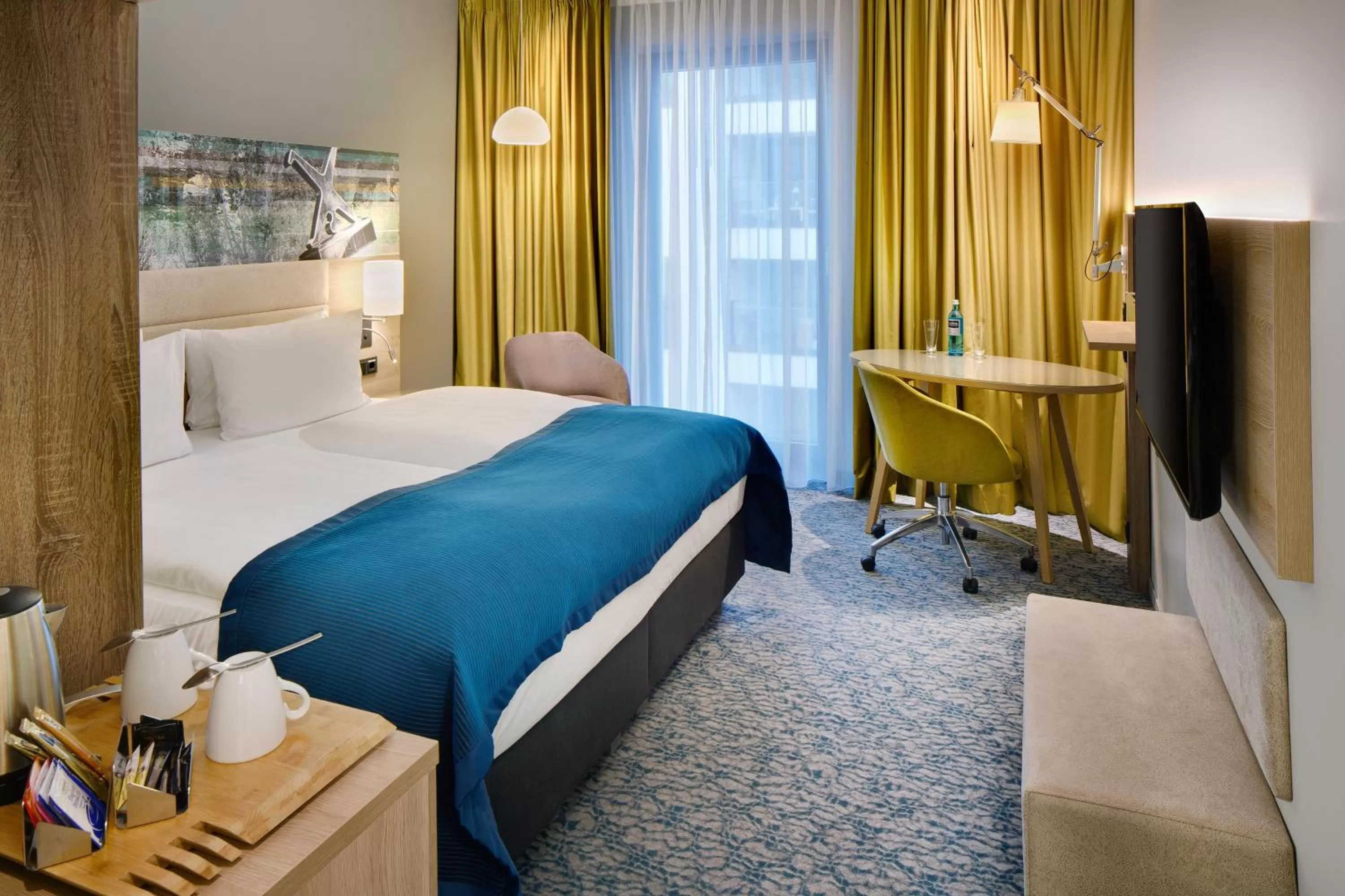 Photo of the whole room, Bed in Holiday Inn Düsseldorf City – Toulouser Allee by IHG