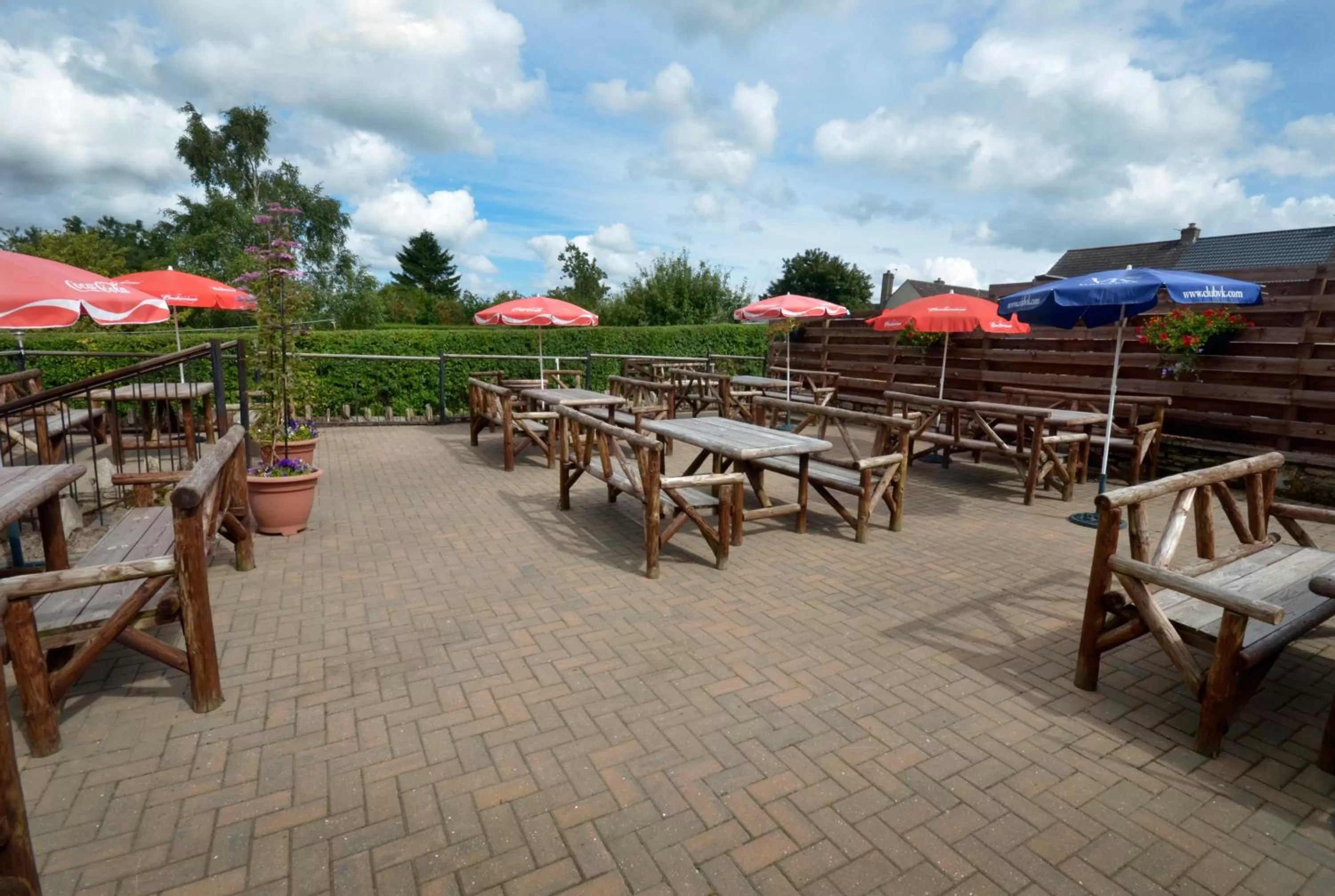 Patio in Auld Cross Keys Inn