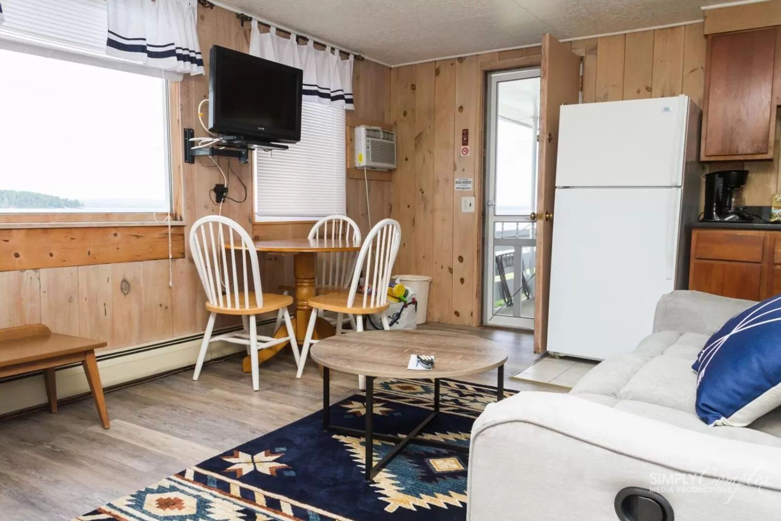 Living room, Seating Area in Belknap Point Inn