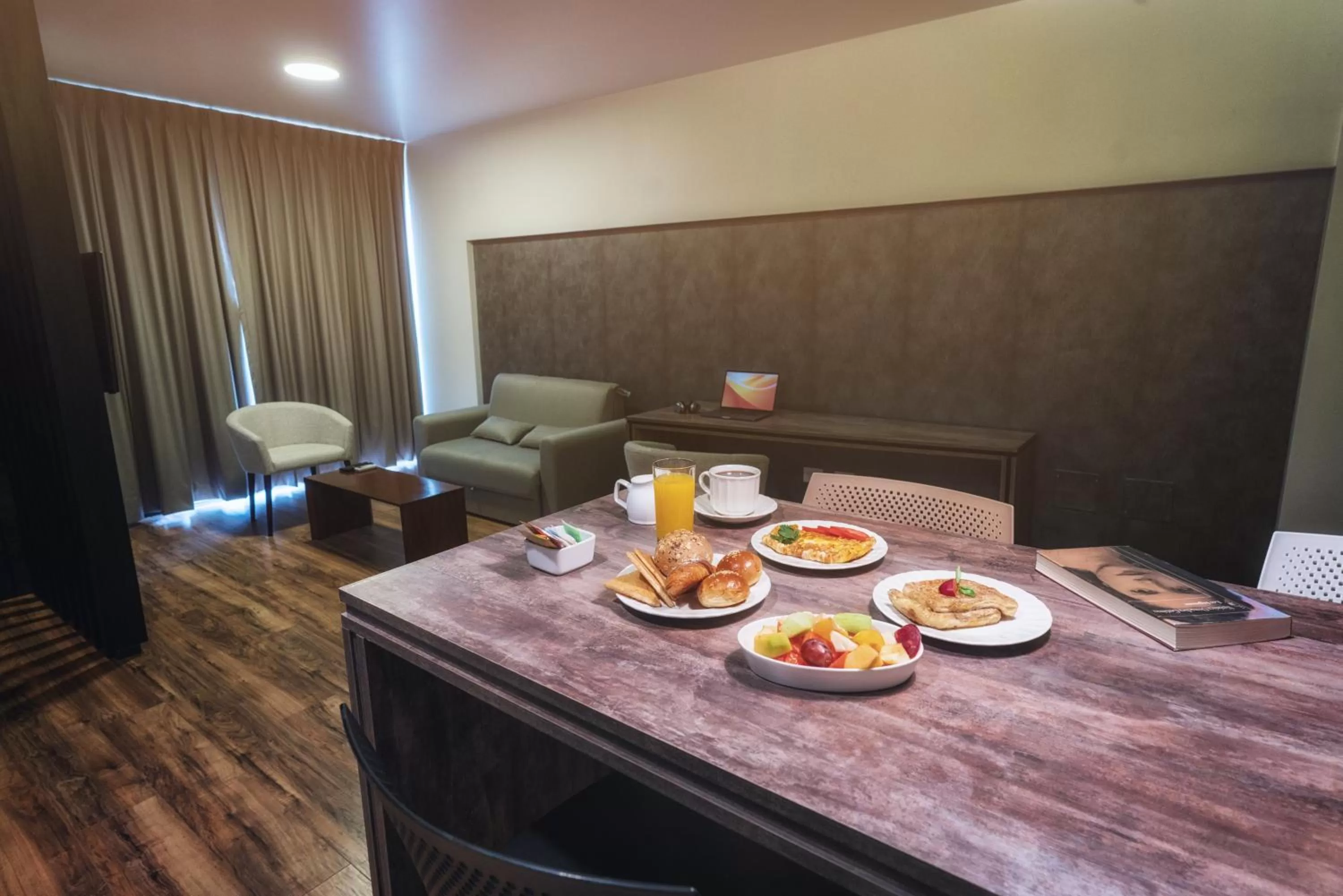 Breakfast in Urban Suites Apart Hotel