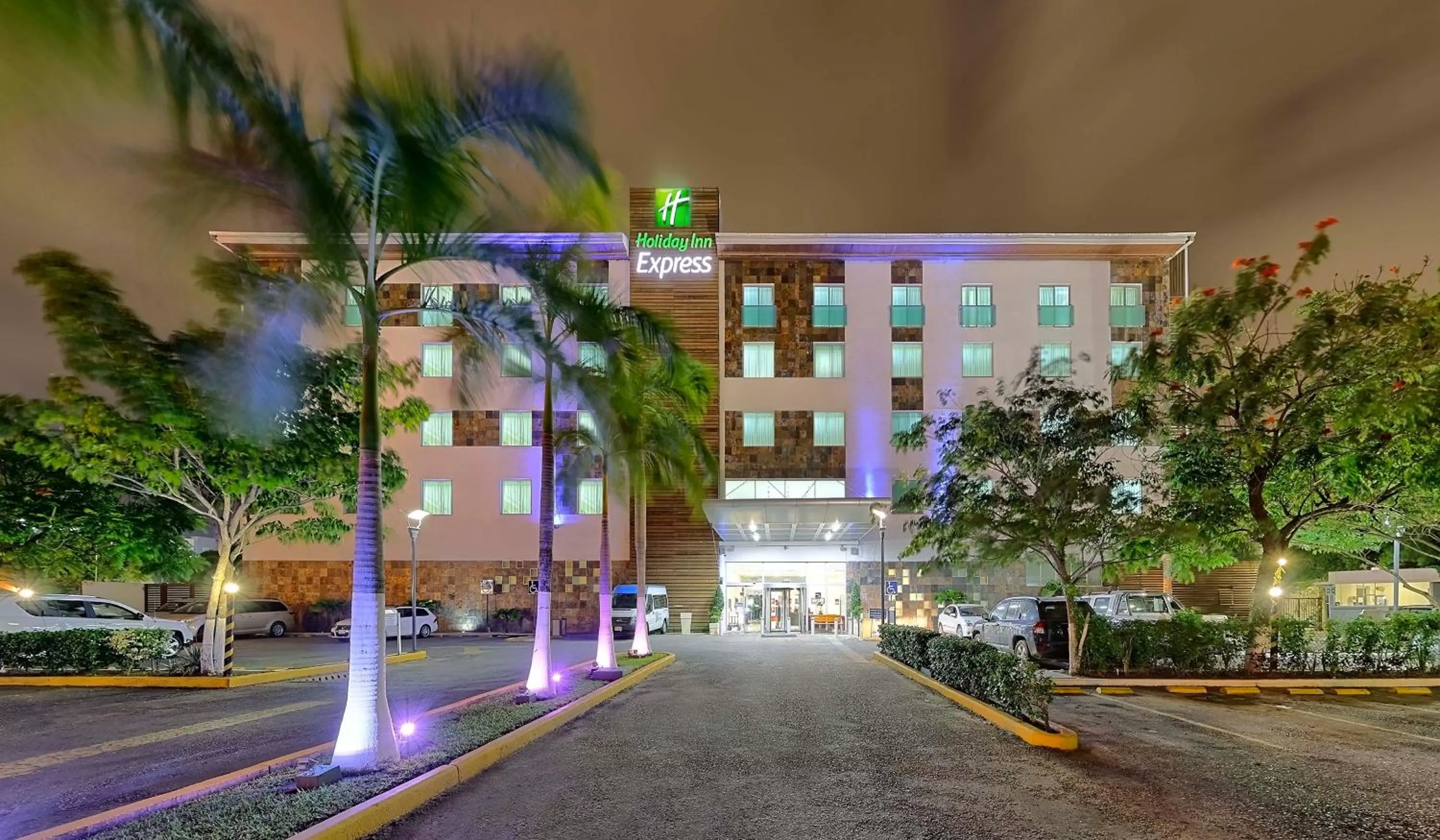 Property building in Holiday Inn Express Villahermosa by IHG