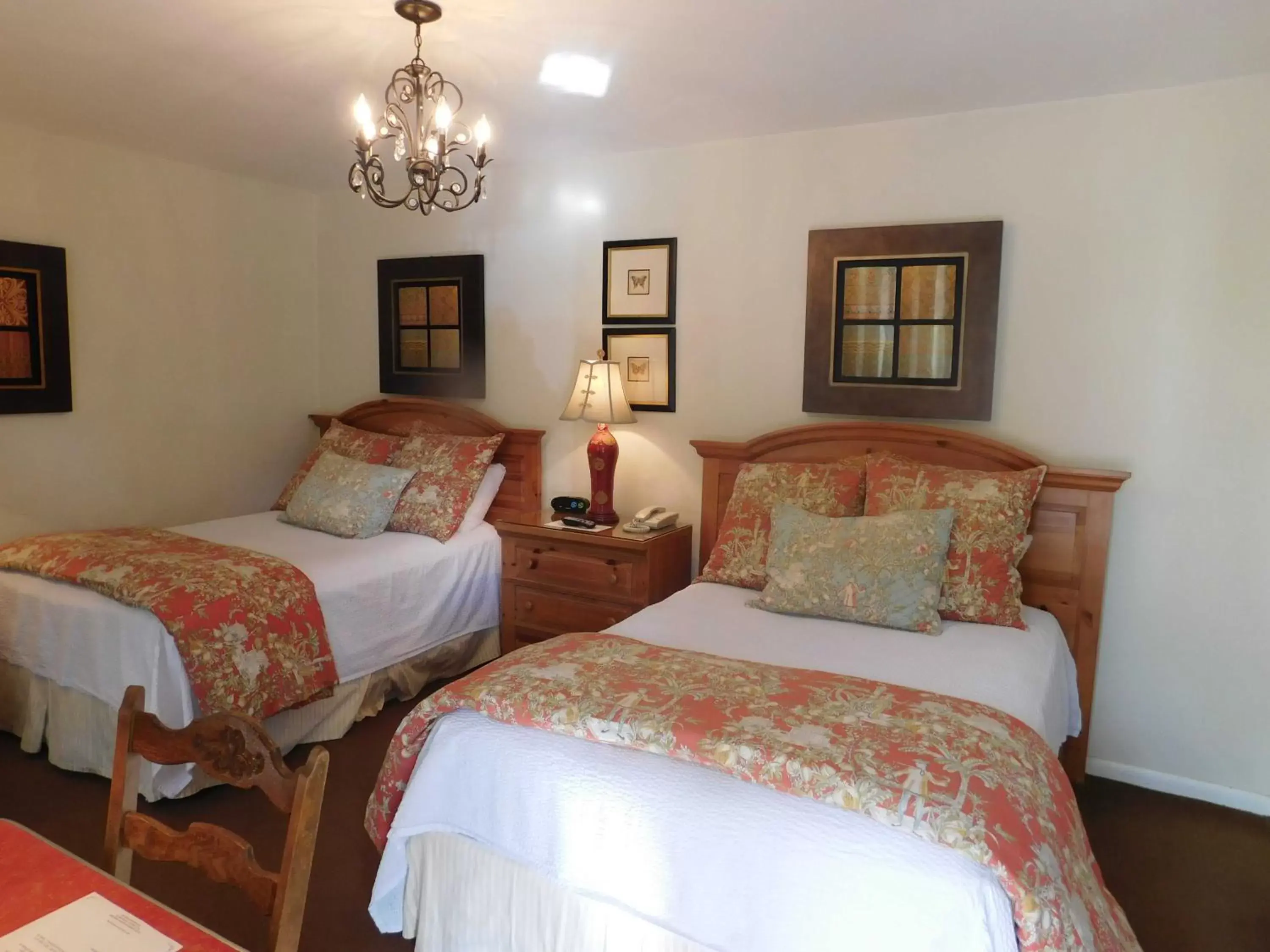 Double Room with Two Double Beds in Rainbow Courts Double Room with Two Double Beds in Rainbow Courts