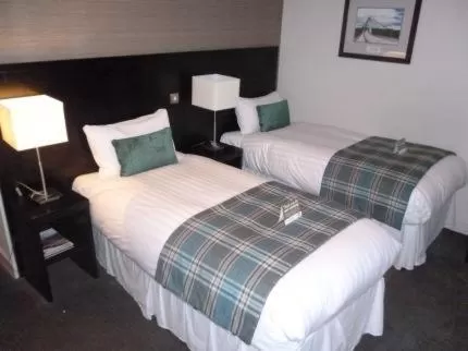 Shower, Bed in The Golden Acorn Wetherspoon