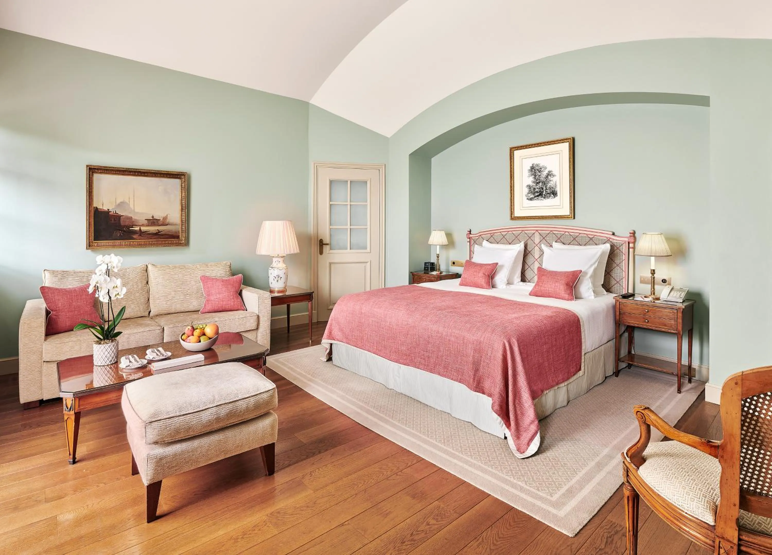 Photo of the whole room, Bed in Château Saint-Martin & Spa, Oetker Hotels